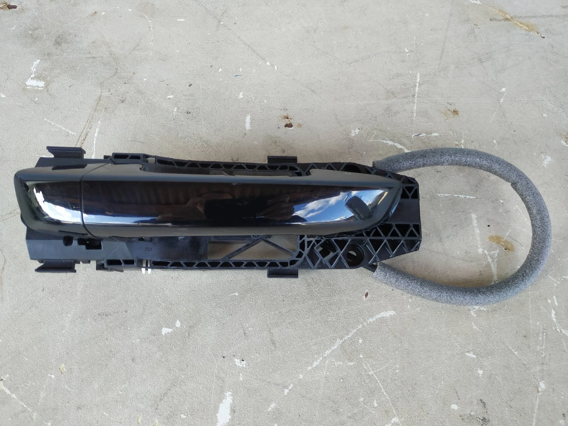 ручка наружная двери правой Volkswagen Touareg 2  2013