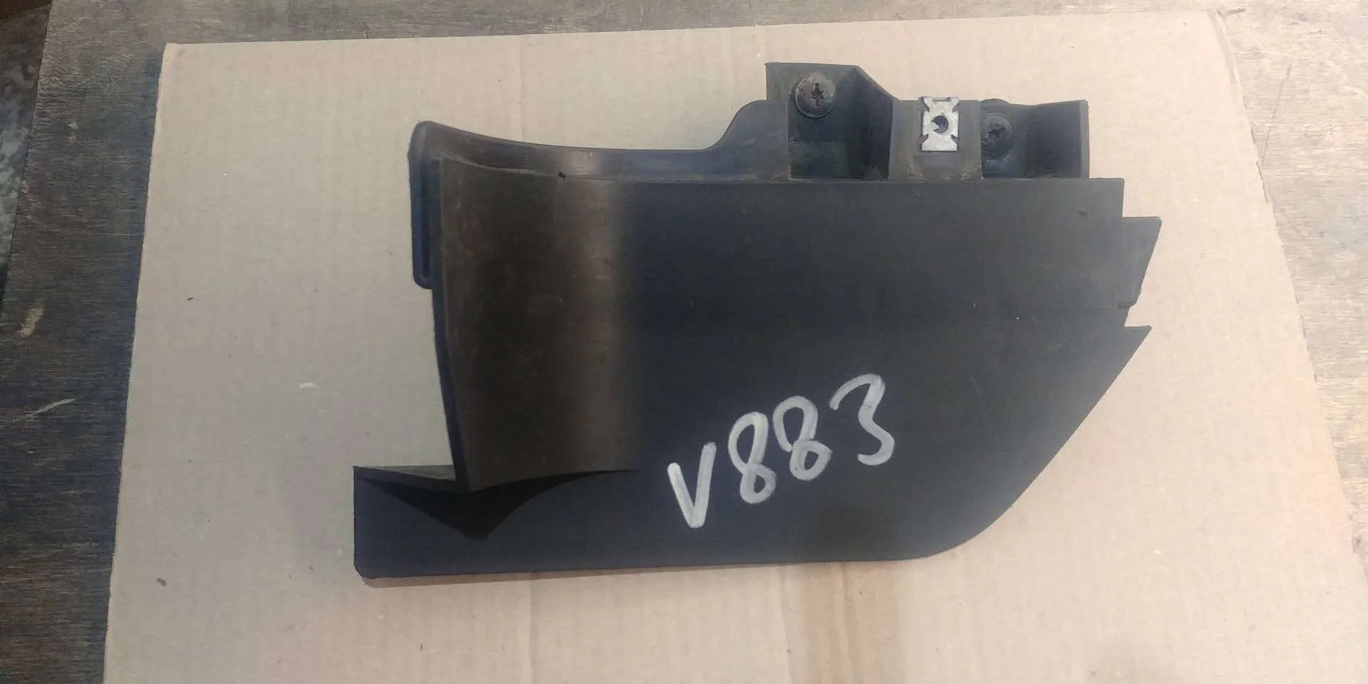 брызговик задний правый Volkswagen Touareg 2  2013