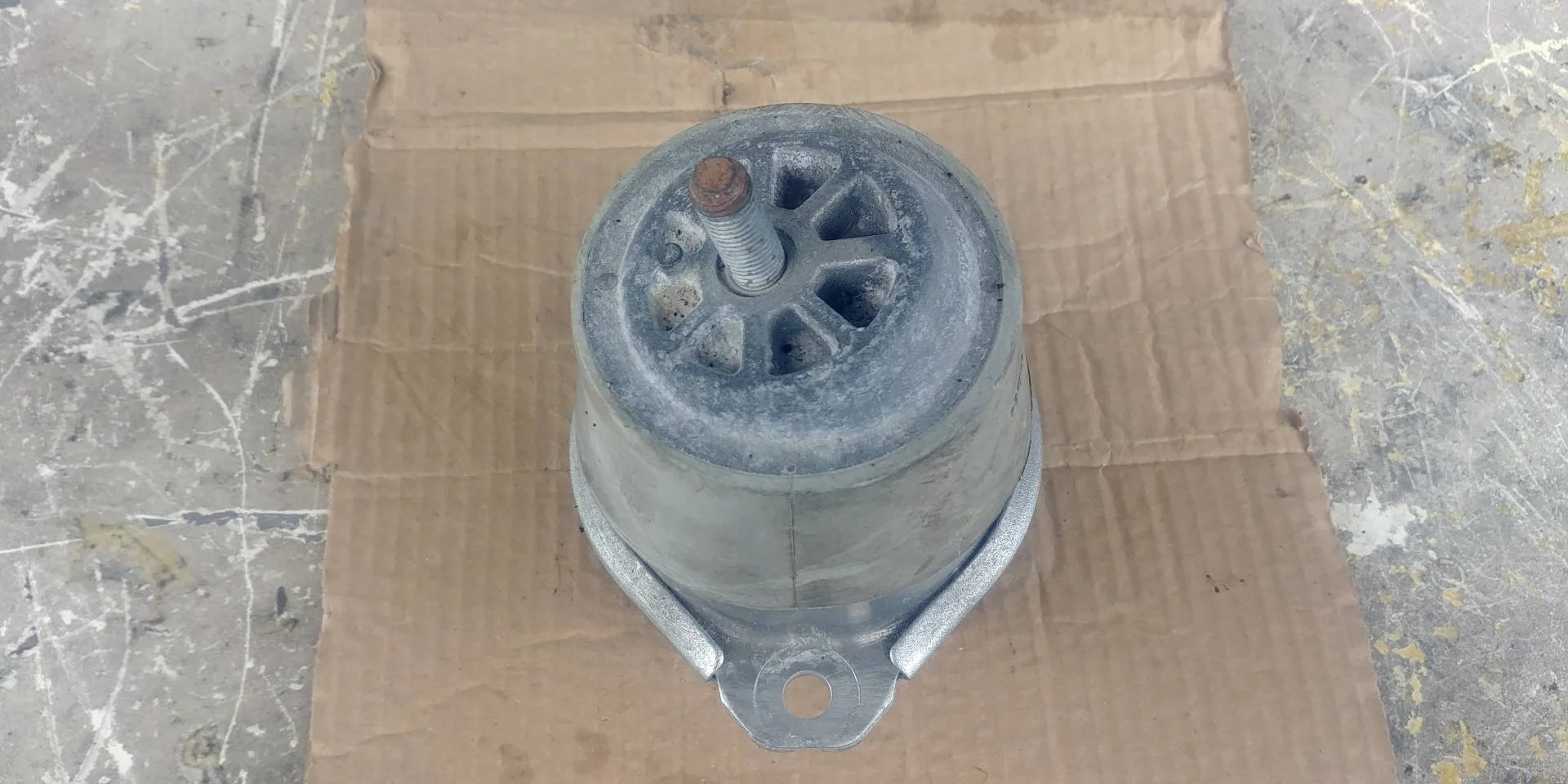 подушка крепления двигателя Volkswagen Touareg 2  2013