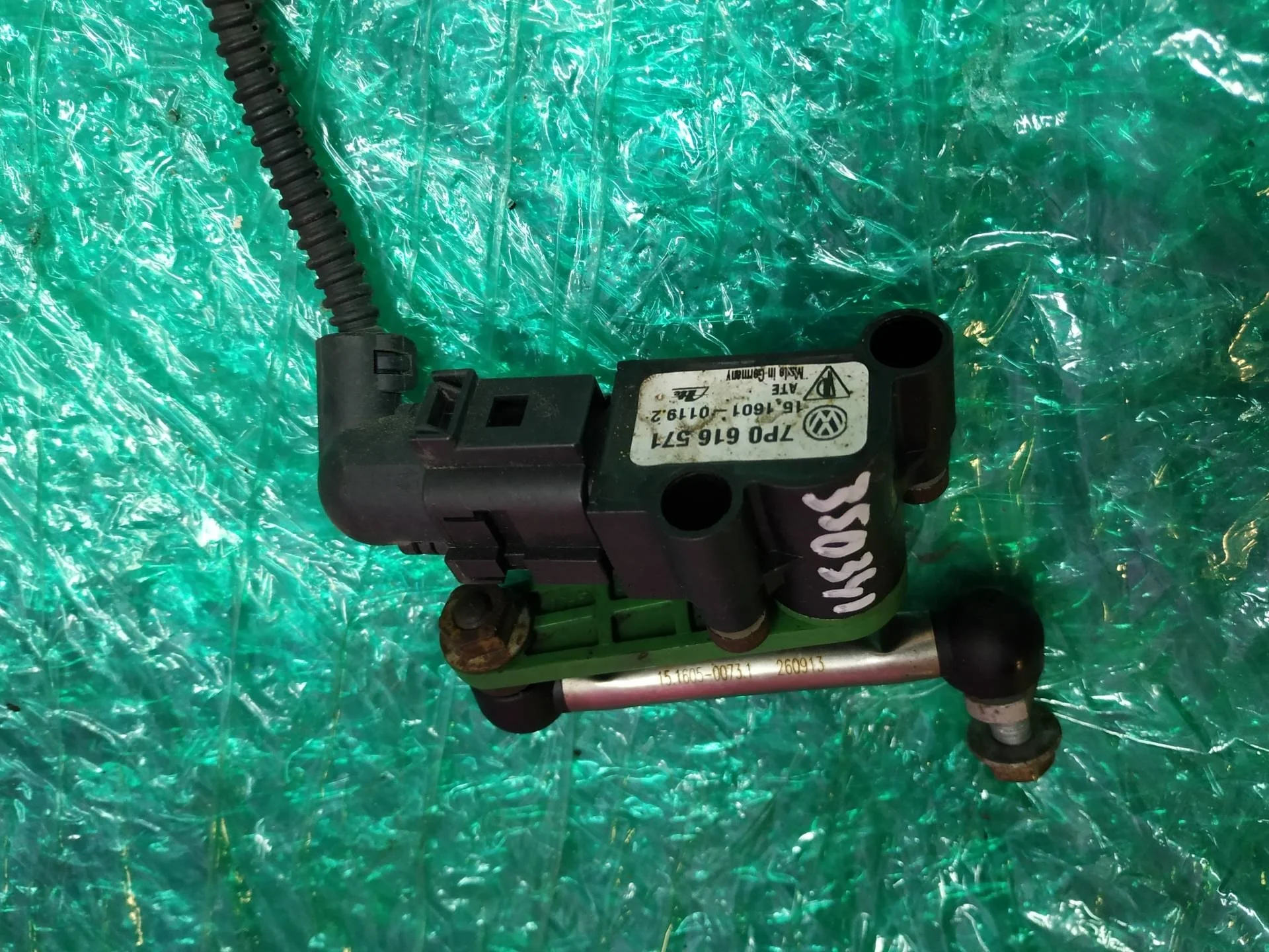 датчик дорожного просвета задний Volkswagen Touareg 2  2013