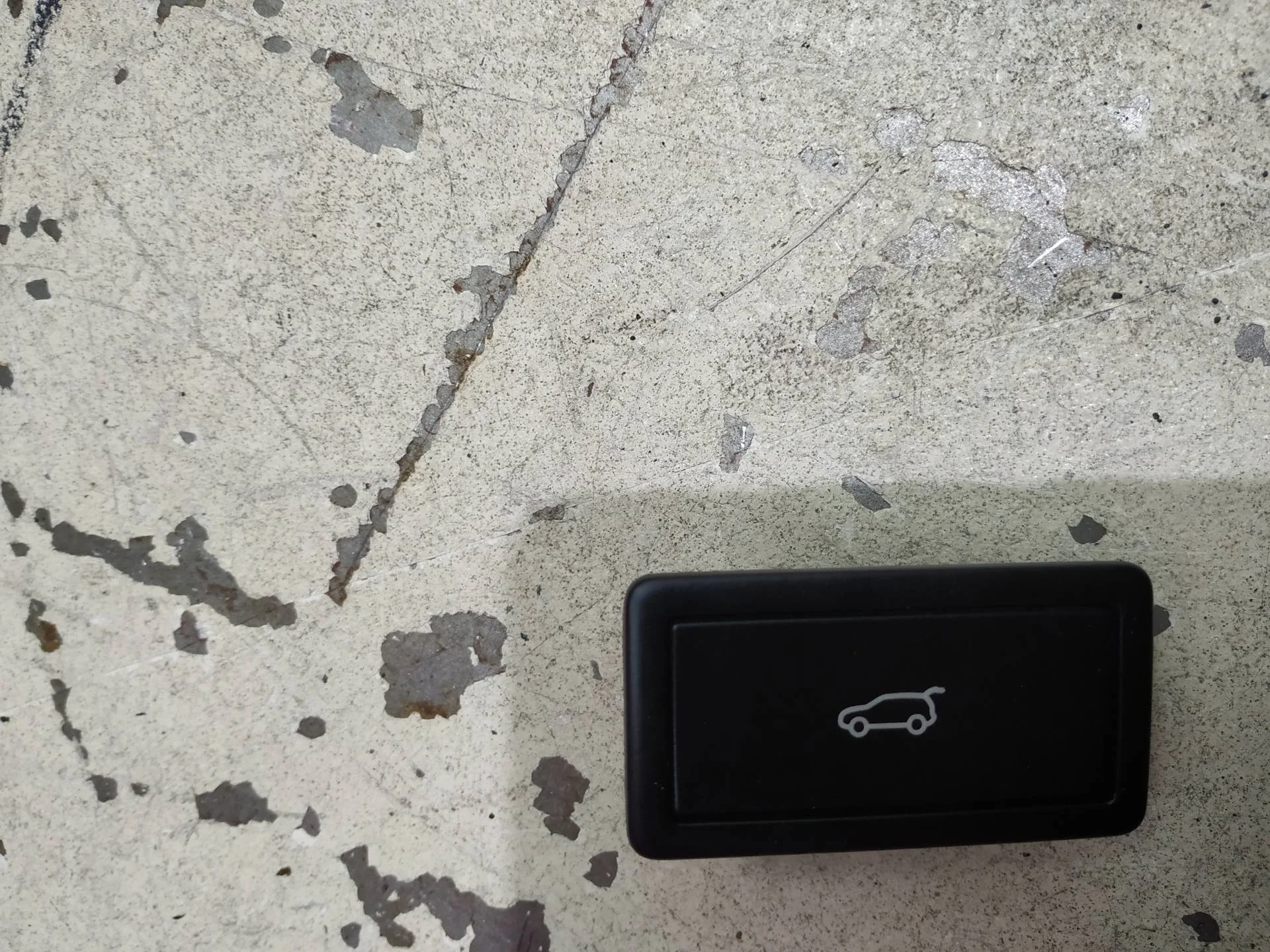 кнопка открытия багажника Volkswagen Touareg 2  2013