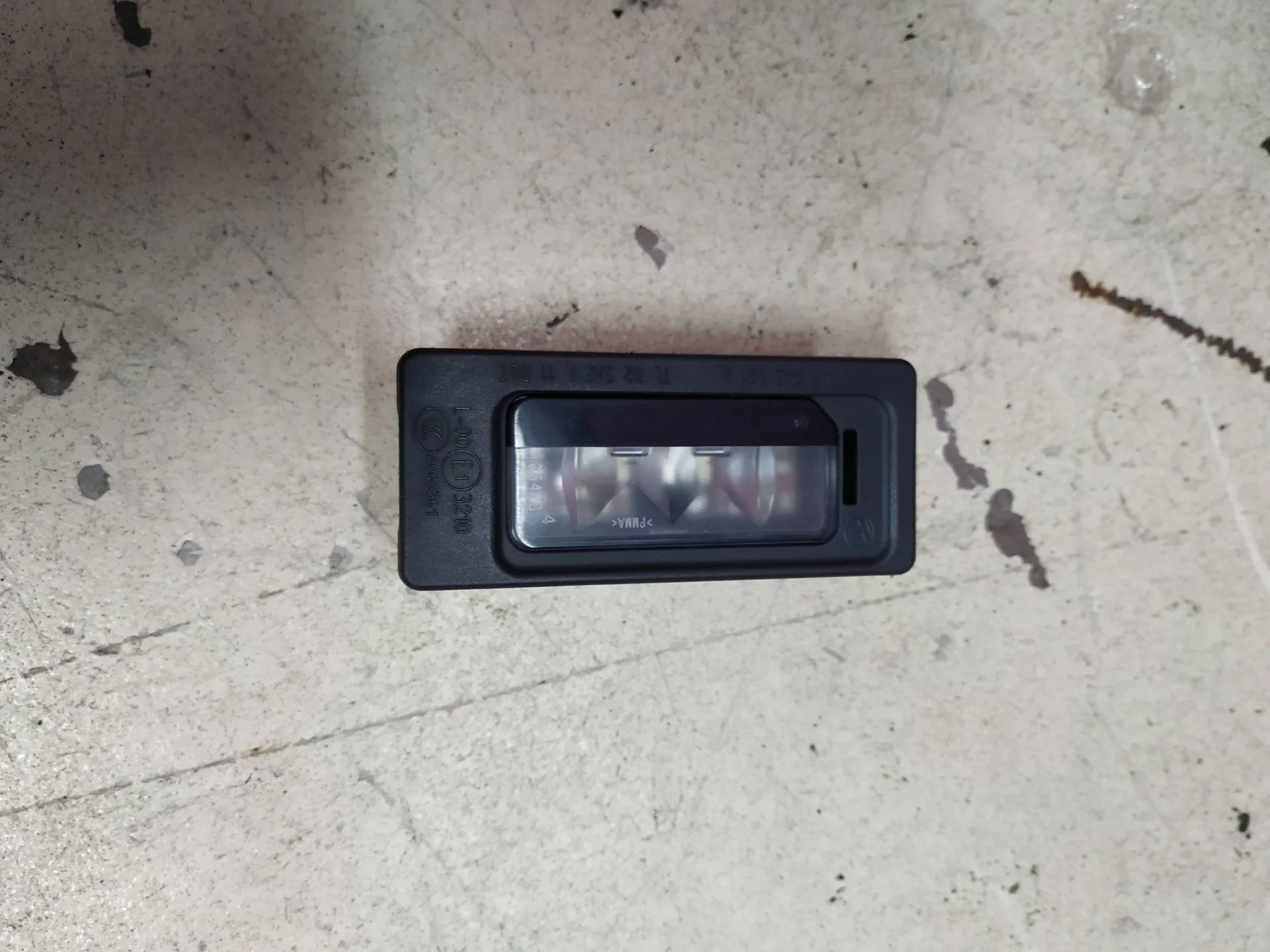 подсветка номера Volkswagen Touareg 2  2013