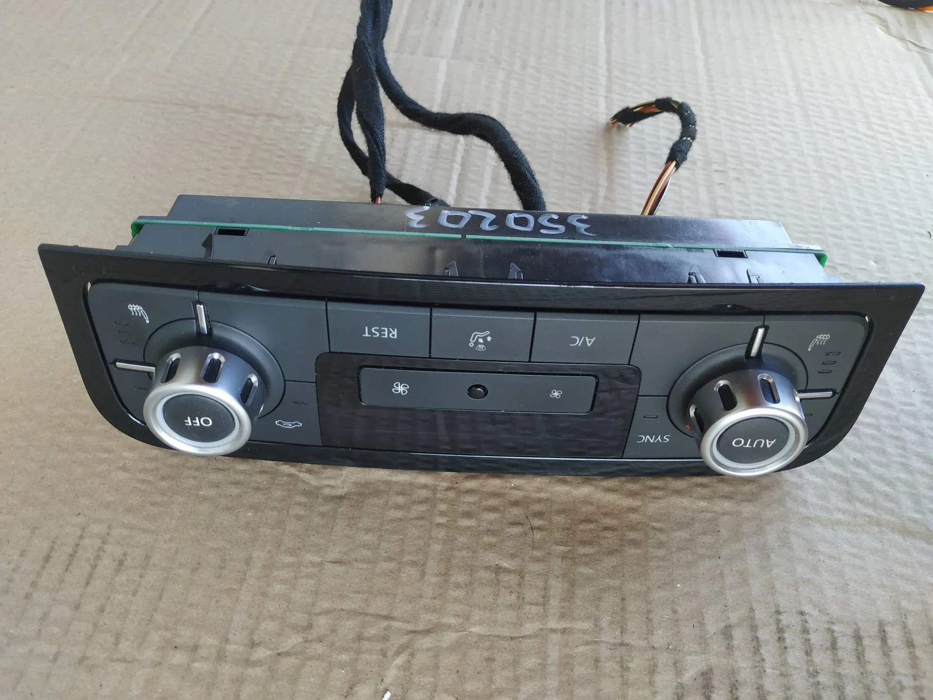 блок управления печки/климат-контроля Volkswagen Touareg 2  2013