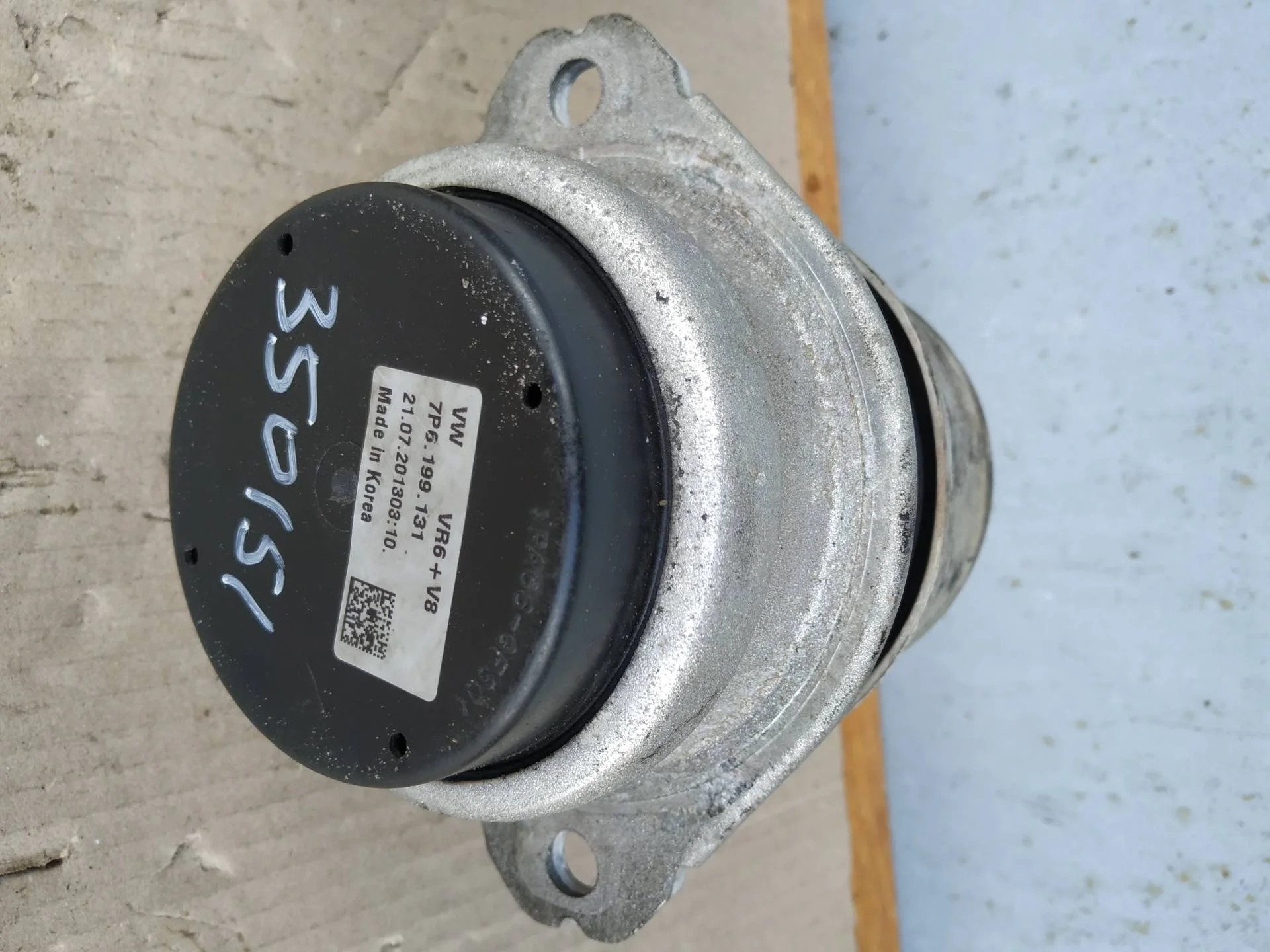 подушка крепления двигателя Volkswagen Touareg 2  2013