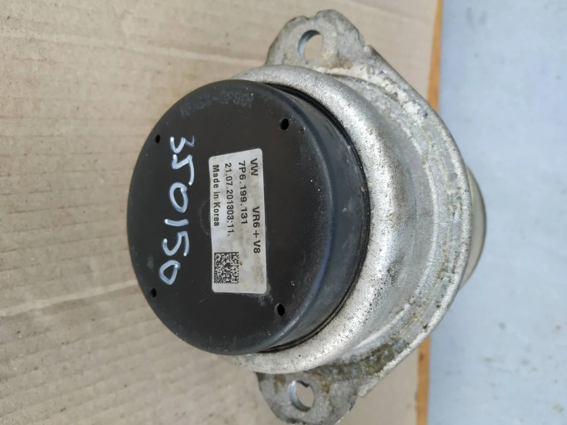 подушка крепления двигателя Volkswagen Touareg 2  2013