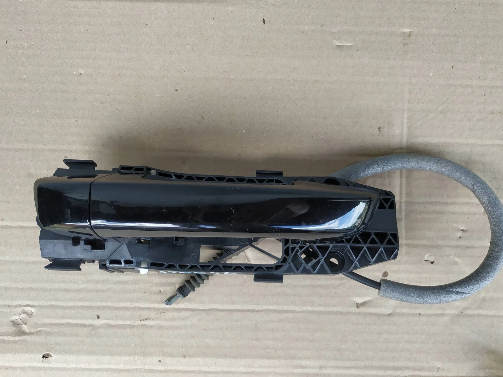 ручка наружная двери правой Volkswagen Touareg 2  2013