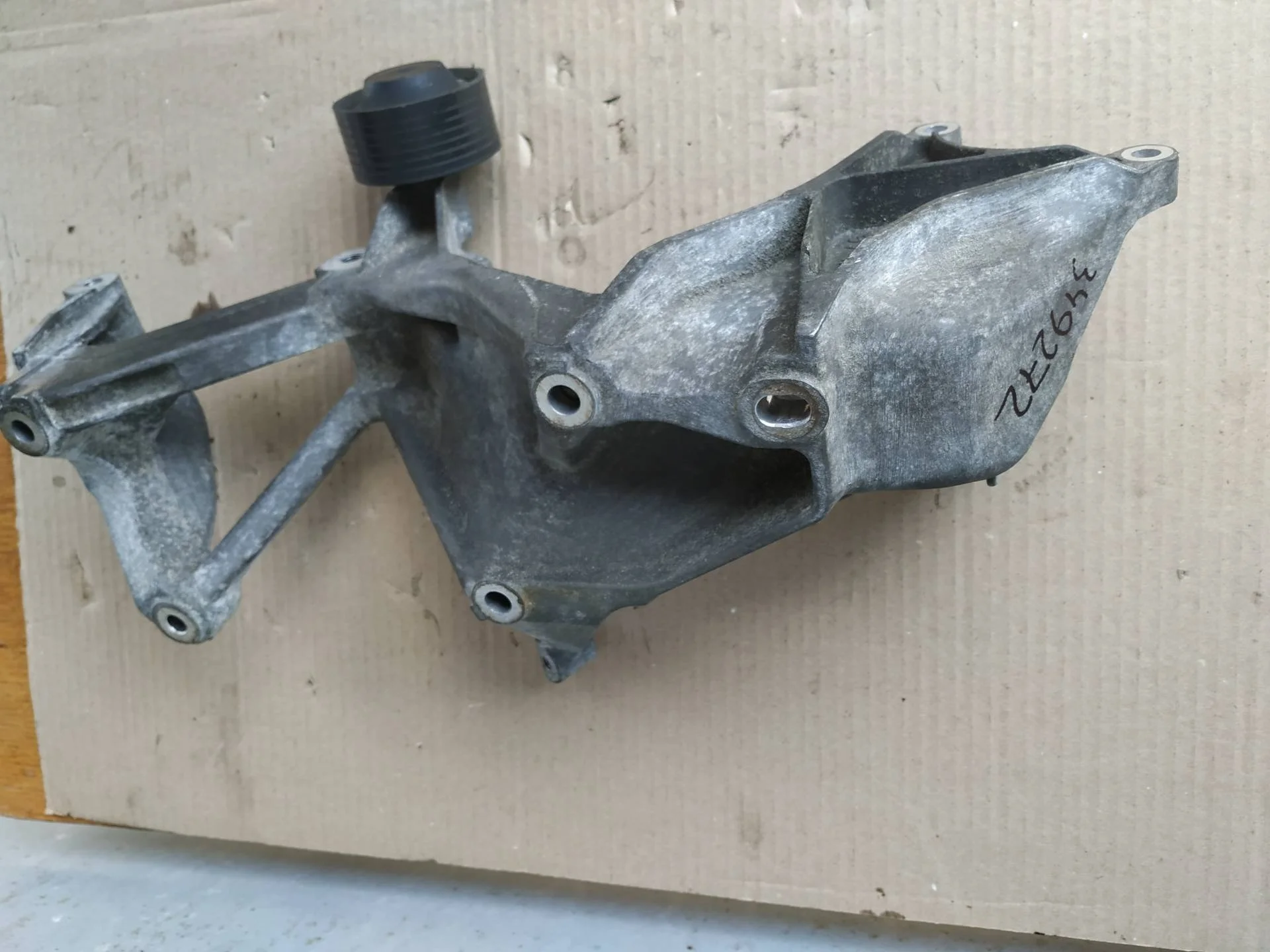 кронштейн генератора Volkswagen Touareg 2  2013