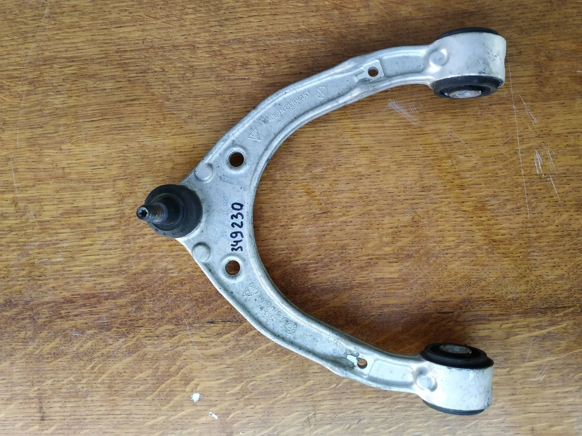 рычаг передний Volkswagen Touareg 2  2013