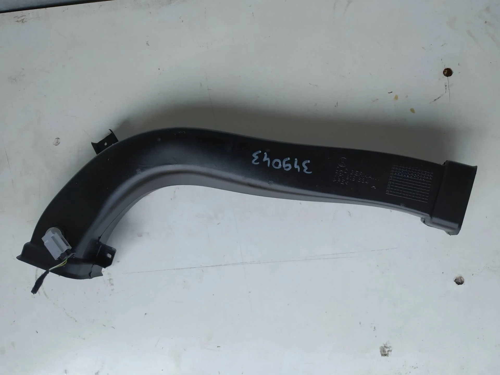 воздуховод (дефлектор) радиатора правый Volkswagen Touareg 2  2013