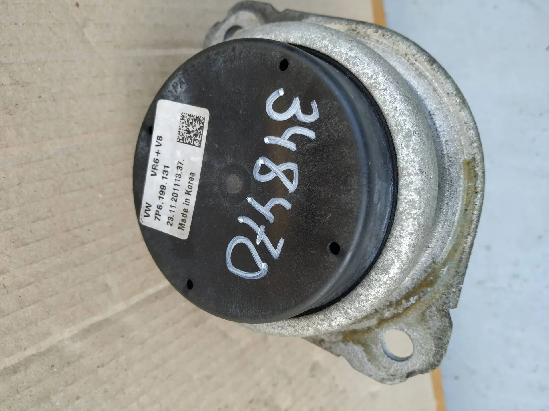 подушка крепления двигателя Volkswagen Touareg 2  2013