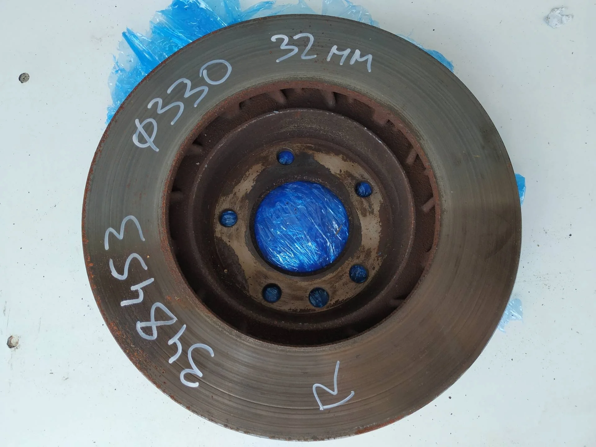 диск тормозной передний левый Volkswagen Touareg 2  2013