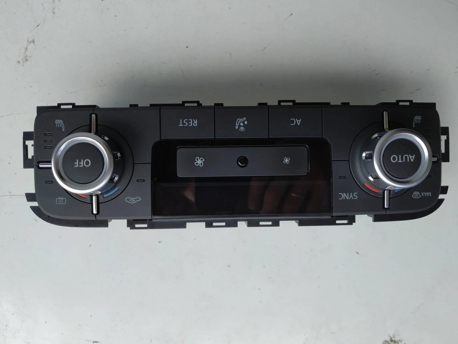 блок управления печки/климат-контроля Volkswagen Touareg 2  2013