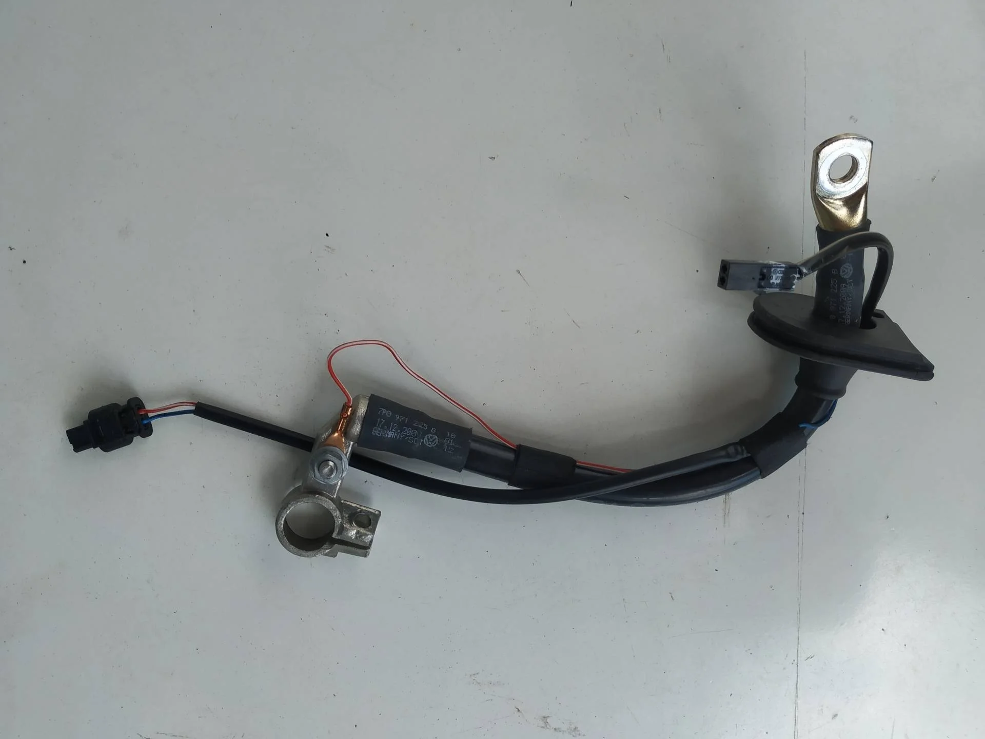 клемма аккумулятора плюс Volkswagen Touareg 2  2013