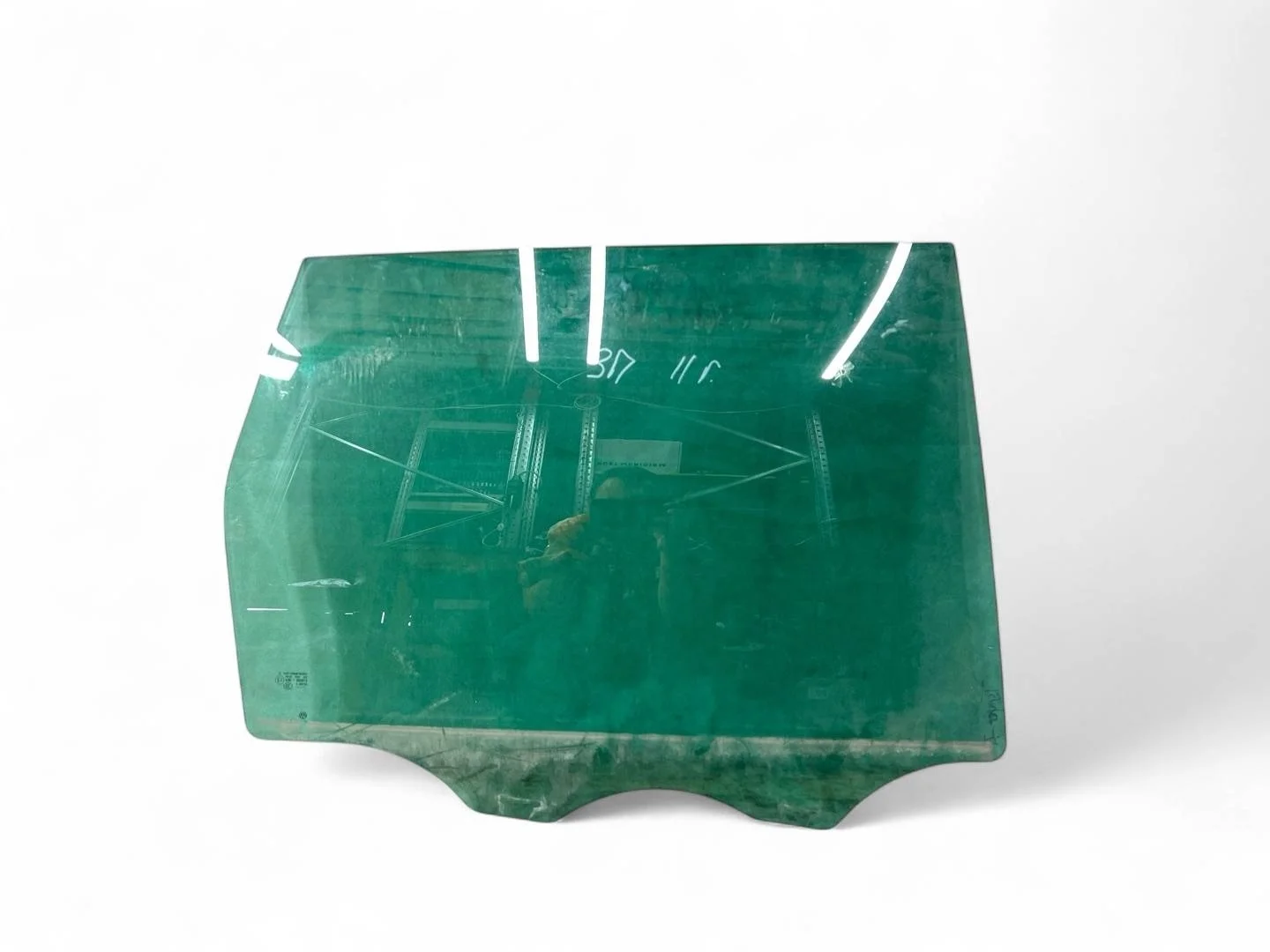 стекло двери задней правой Volkswagen Touareg 2  2013