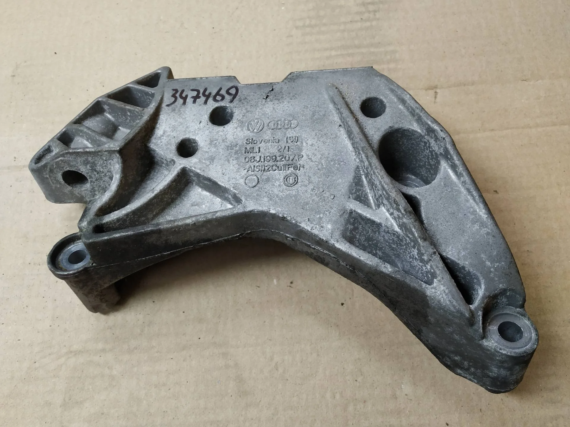 кронштейн двигателя правый Volkswagen Touareg 2  2013