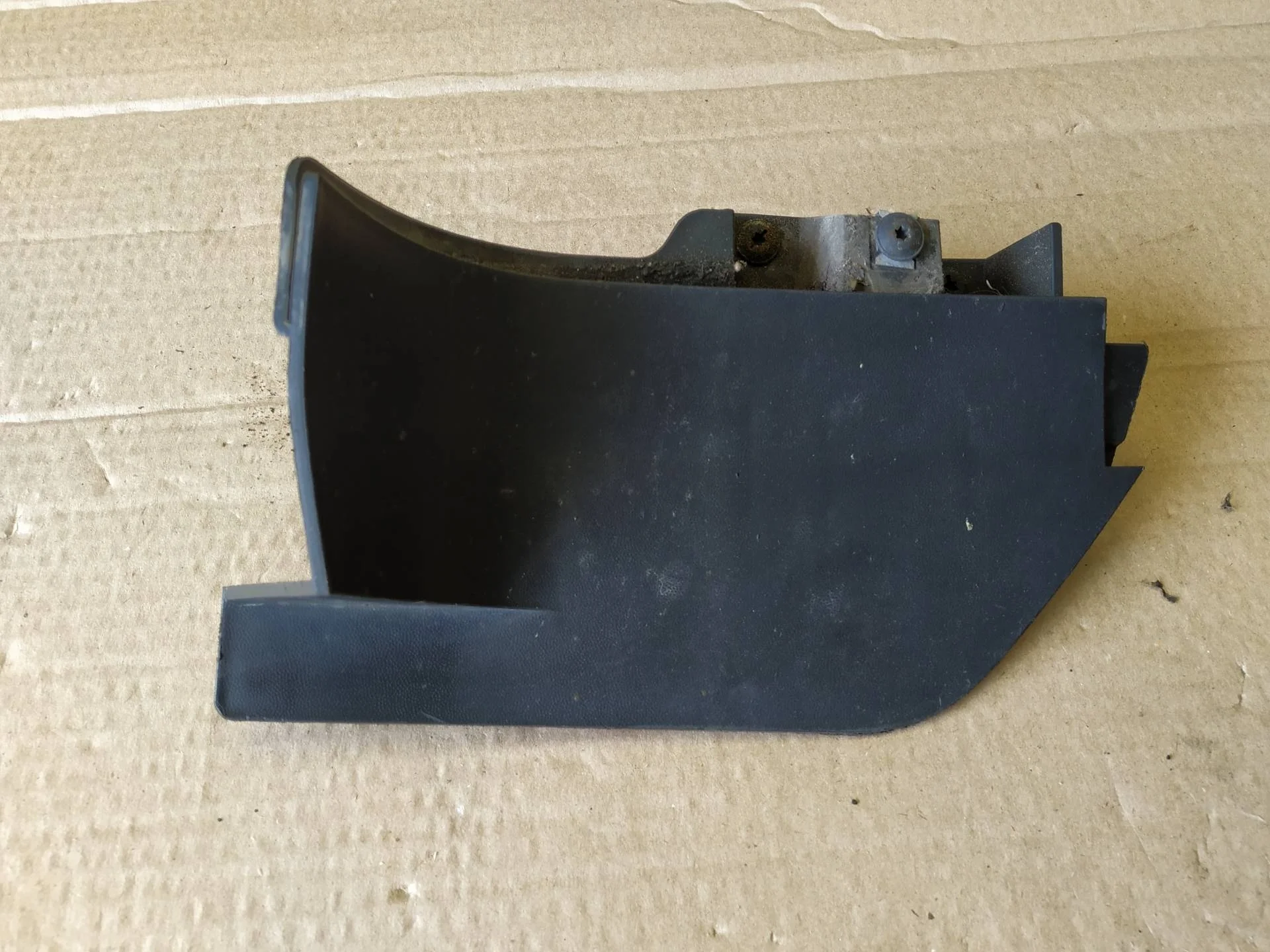 брызговик задний правый Volkswagen Touareg 2  2013