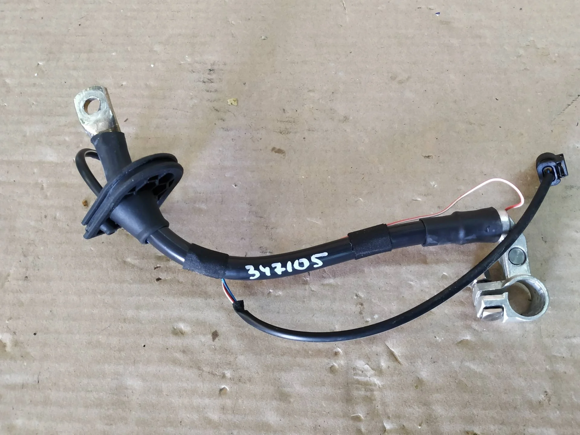 клемма аккумулятора плюс Volkswagen Touareg 2  2013