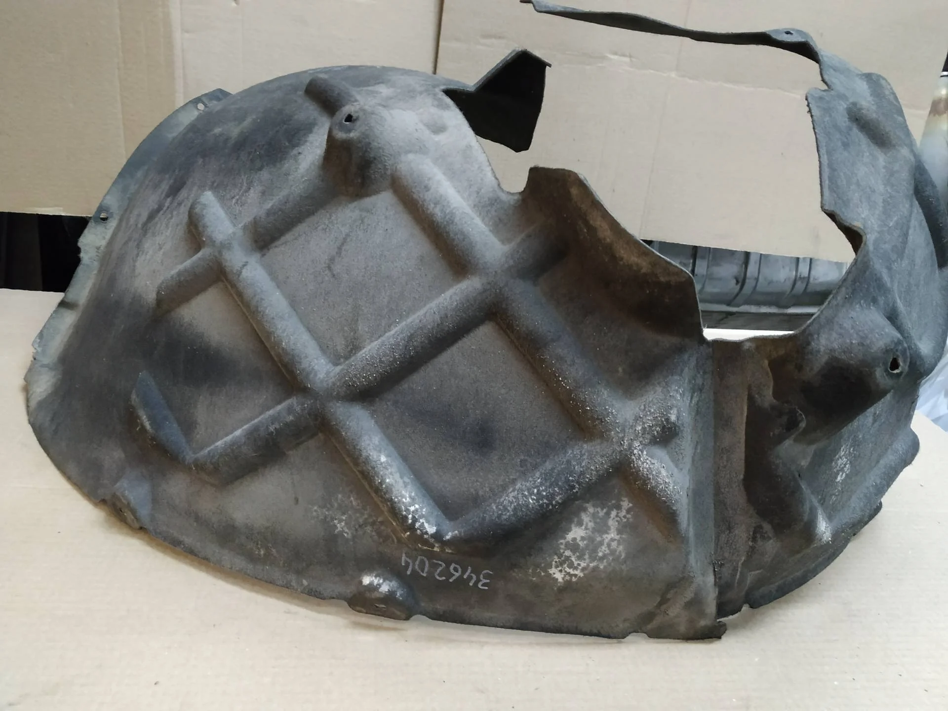 подкрылок передний правый Volkswagen Touareg 2  2013