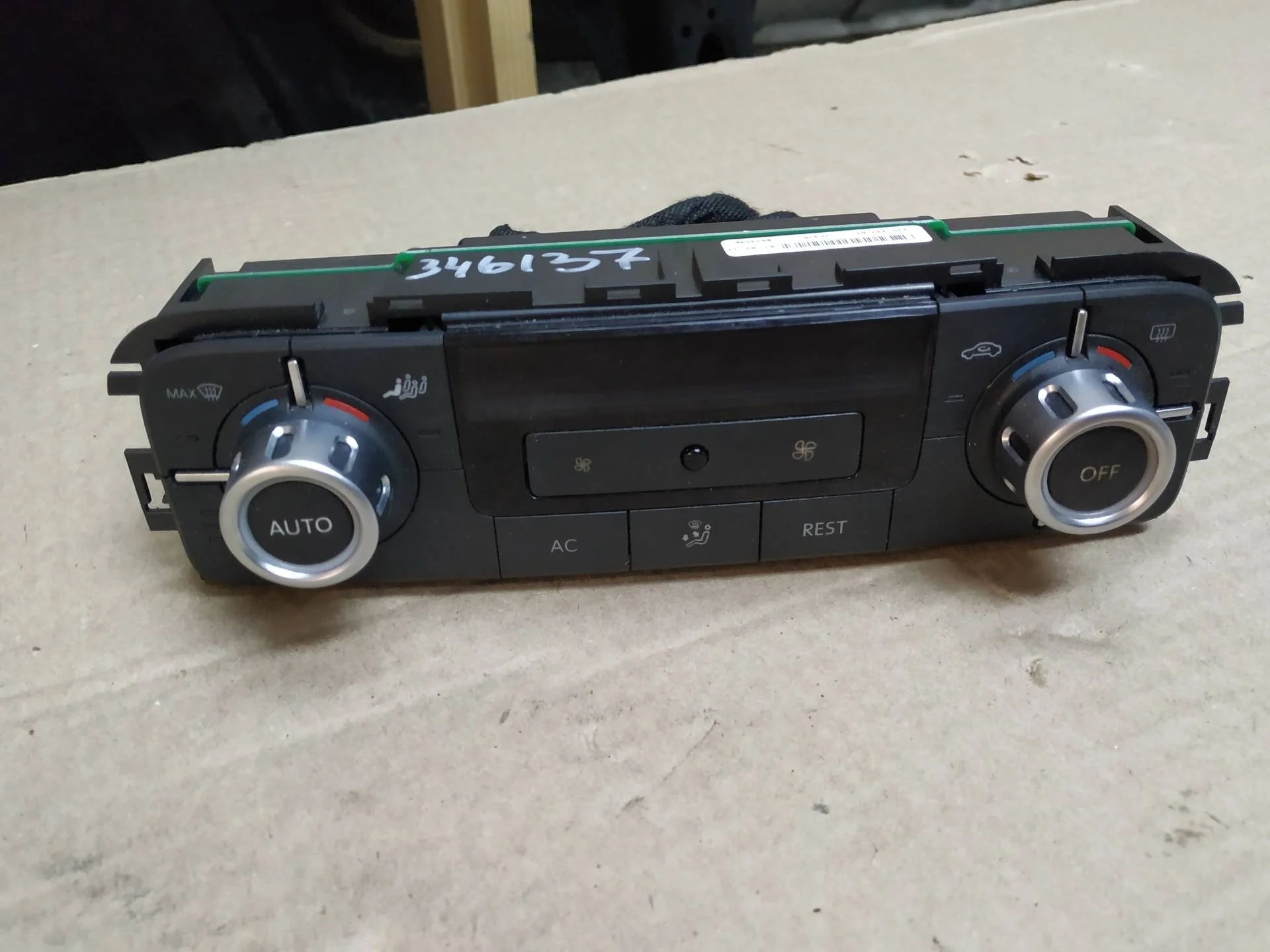 блок управления печки/климат-контроля Volkswagen Touareg 2  2013