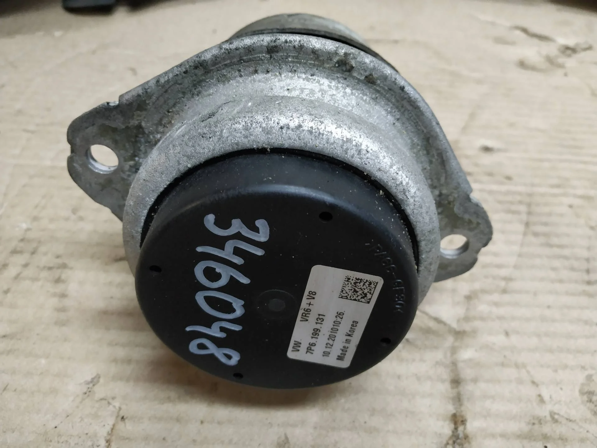 подушка крепления двигателя Volkswagen Touareg 2  2013