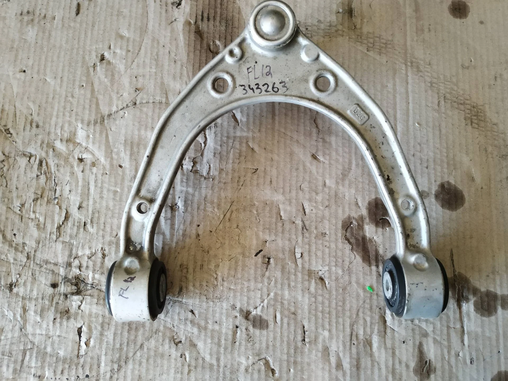 рычаг передний Volkswagen Touareg 2  2013