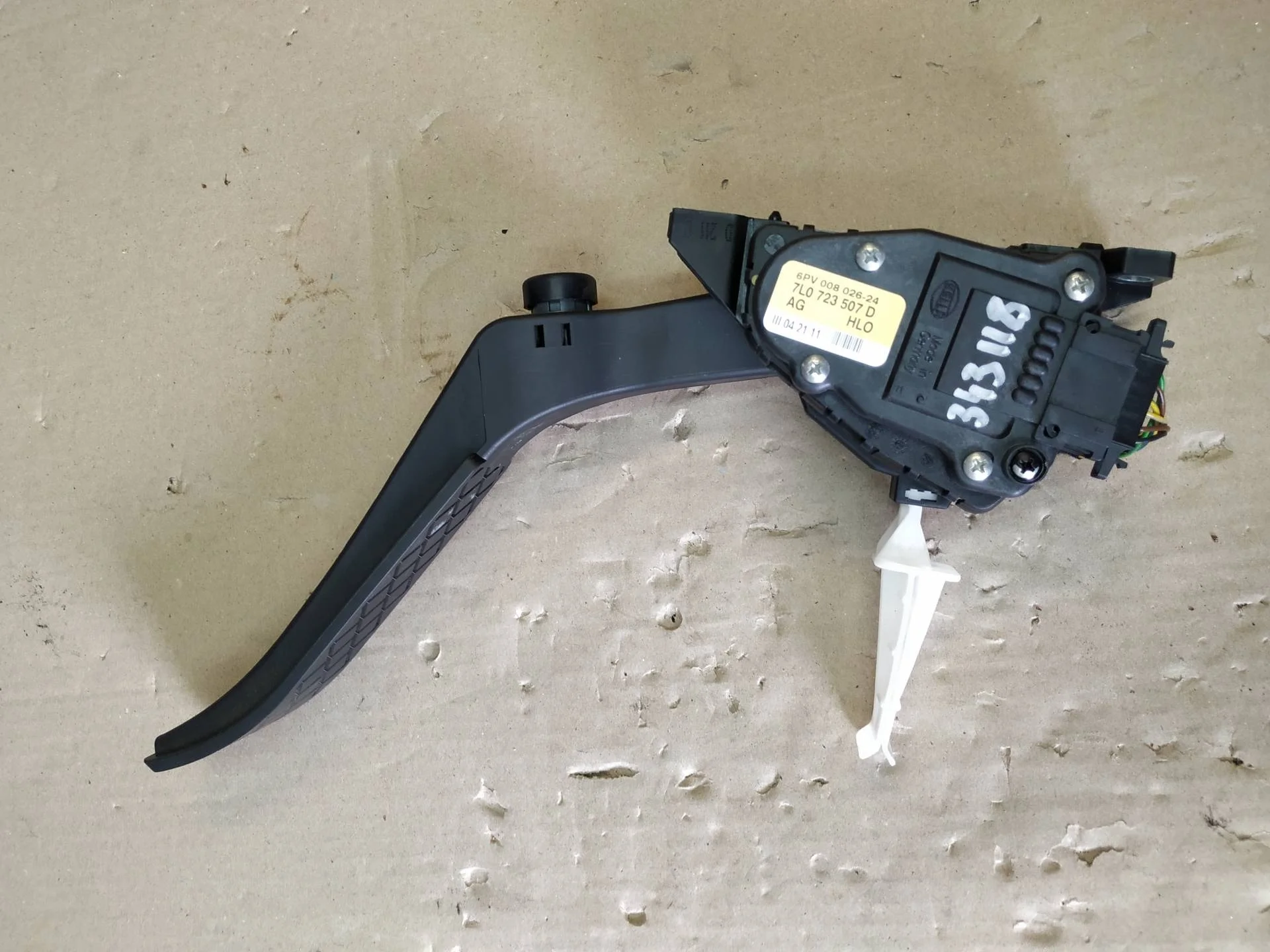 педаль газа Volkswagen Touareg 2  2013