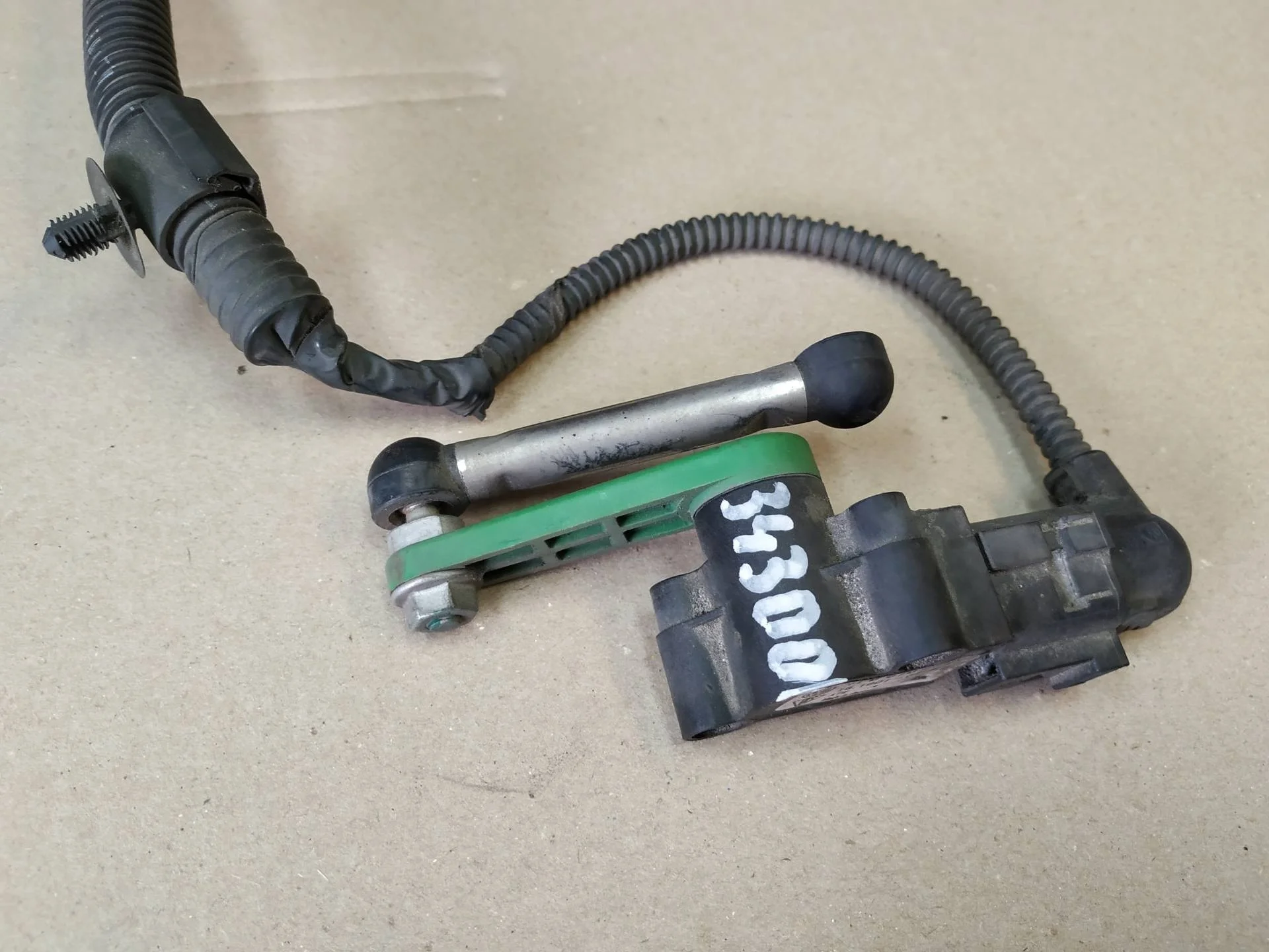 датчик дорожного просвета задний Volkswagen Touareg 2  2013