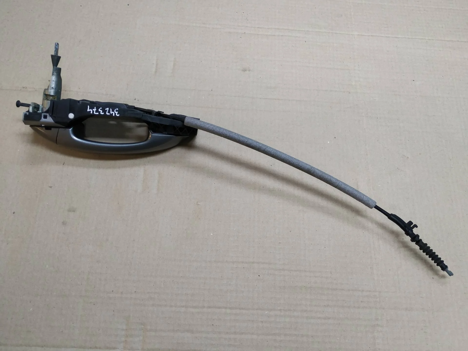 ручка наружная двери передней левой Volkswagen Touareg 2  2013