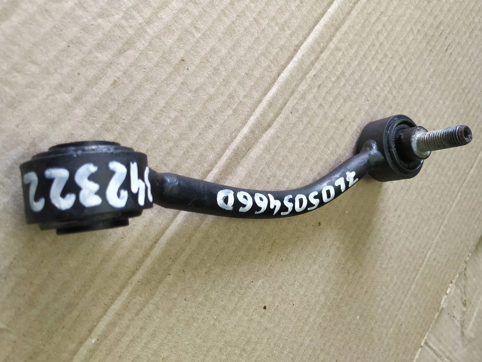 стойка стабилизатора задняя правая Volkswagen Touareg 2  2013