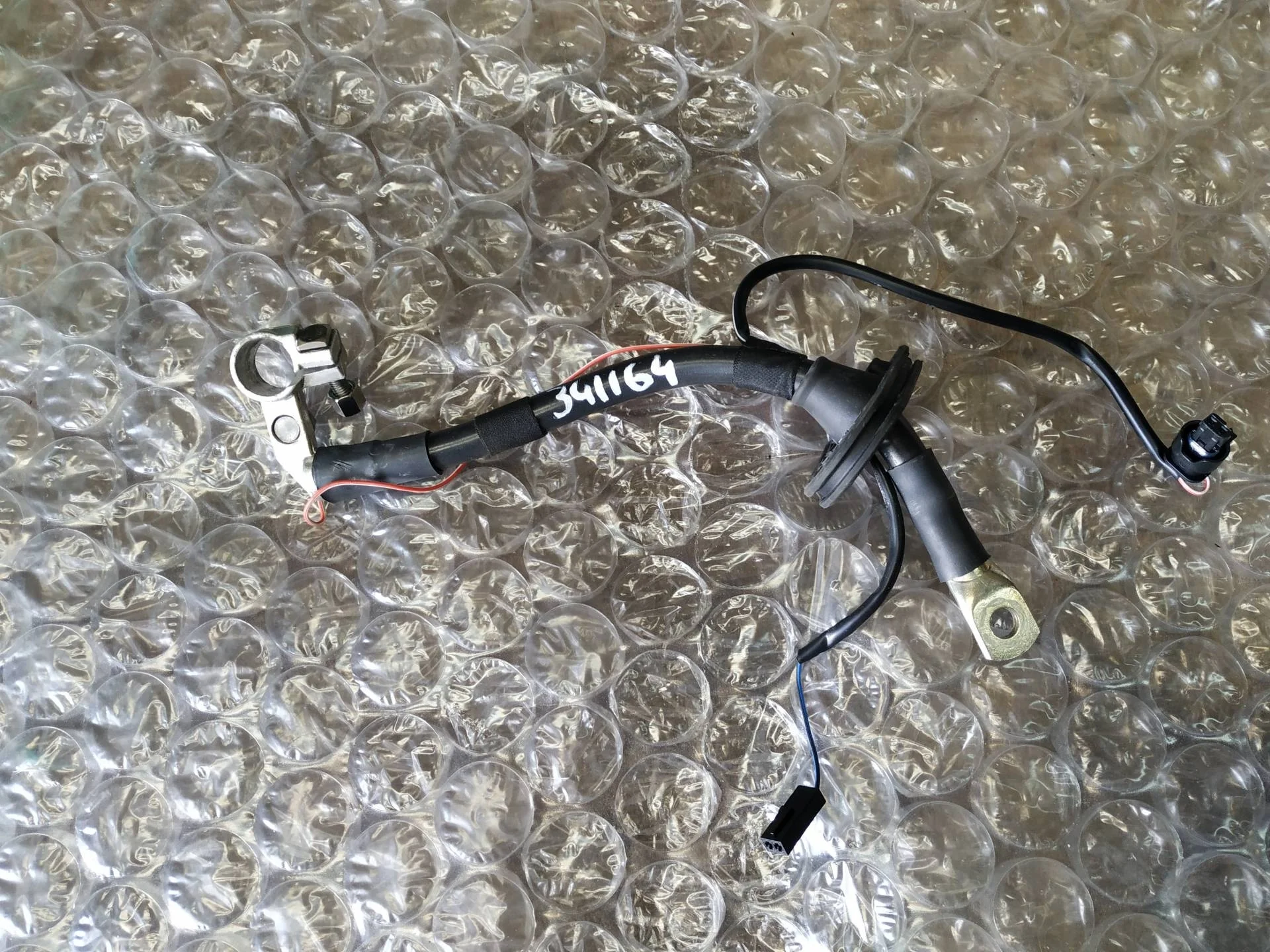 клемма аккумулятора плюс Volkswagen Touareg 2  2013