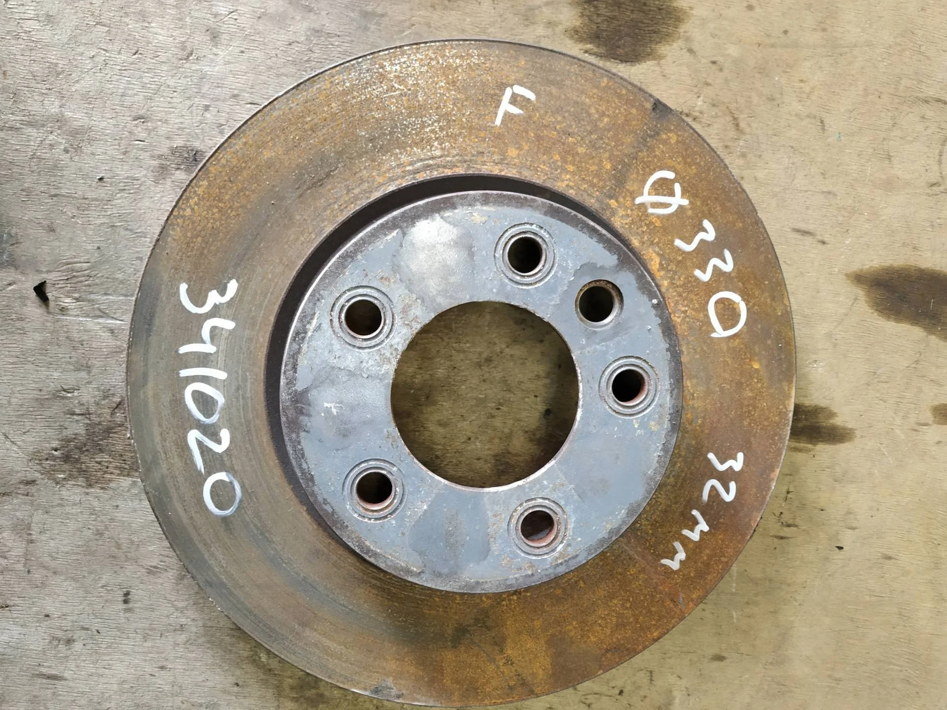 диск тормозной передний левый Volkswagen Touareg 2  2013