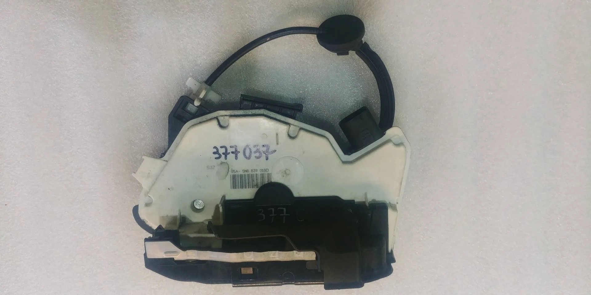 замок двери задней левой Volkswagen Tiguan  2009