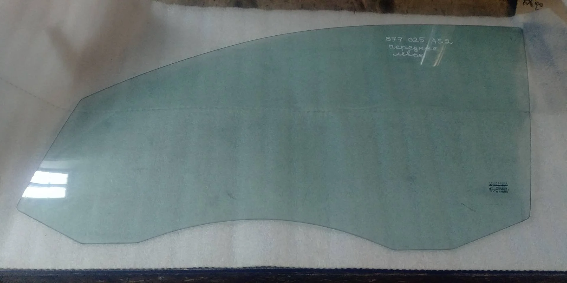 стекло двери передней левой Volkswagen Tiguan  2009