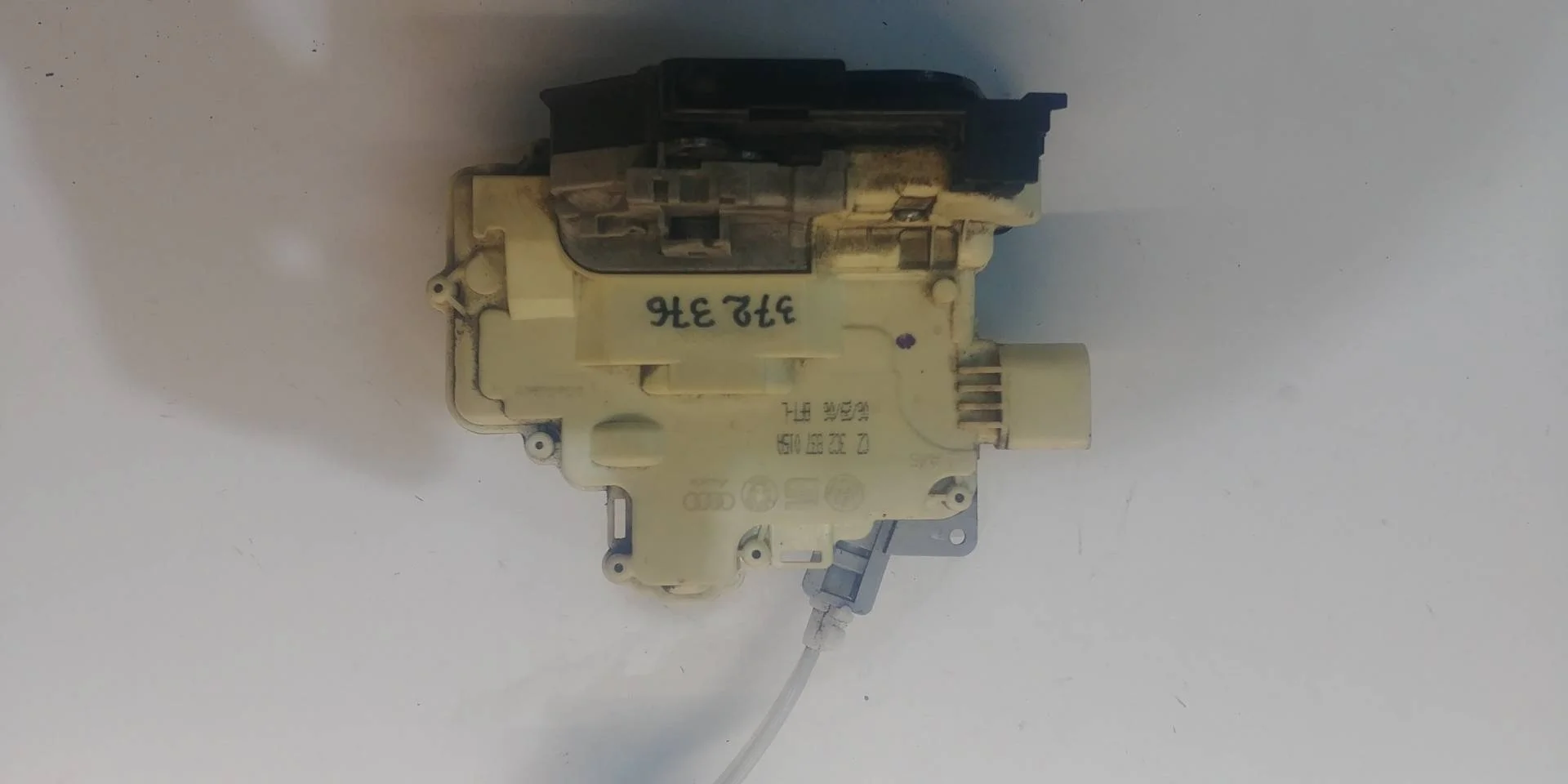 замок двери передней левой Audi Q7  2008