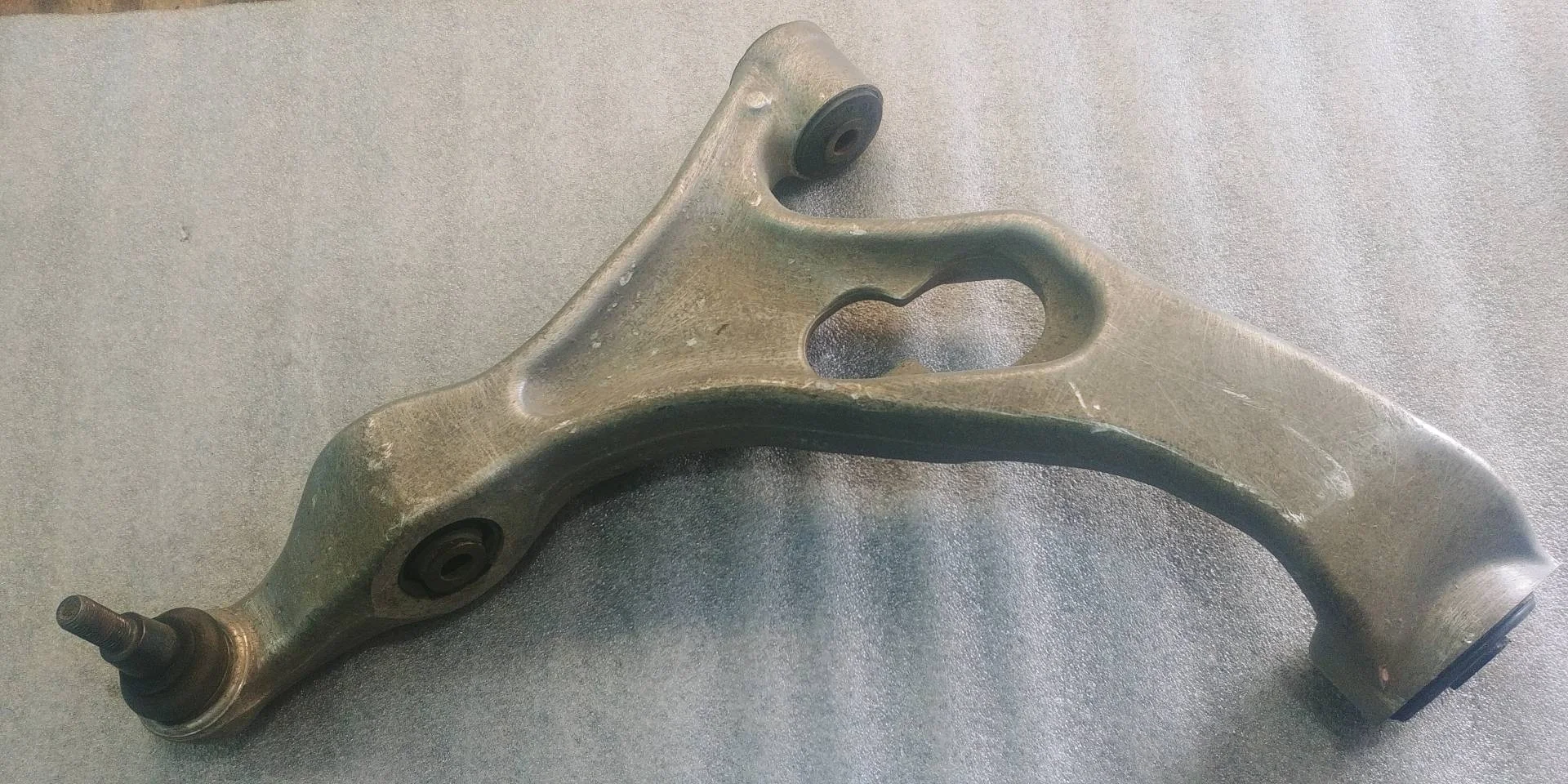 рычаг передний правый Audi Q7  2008