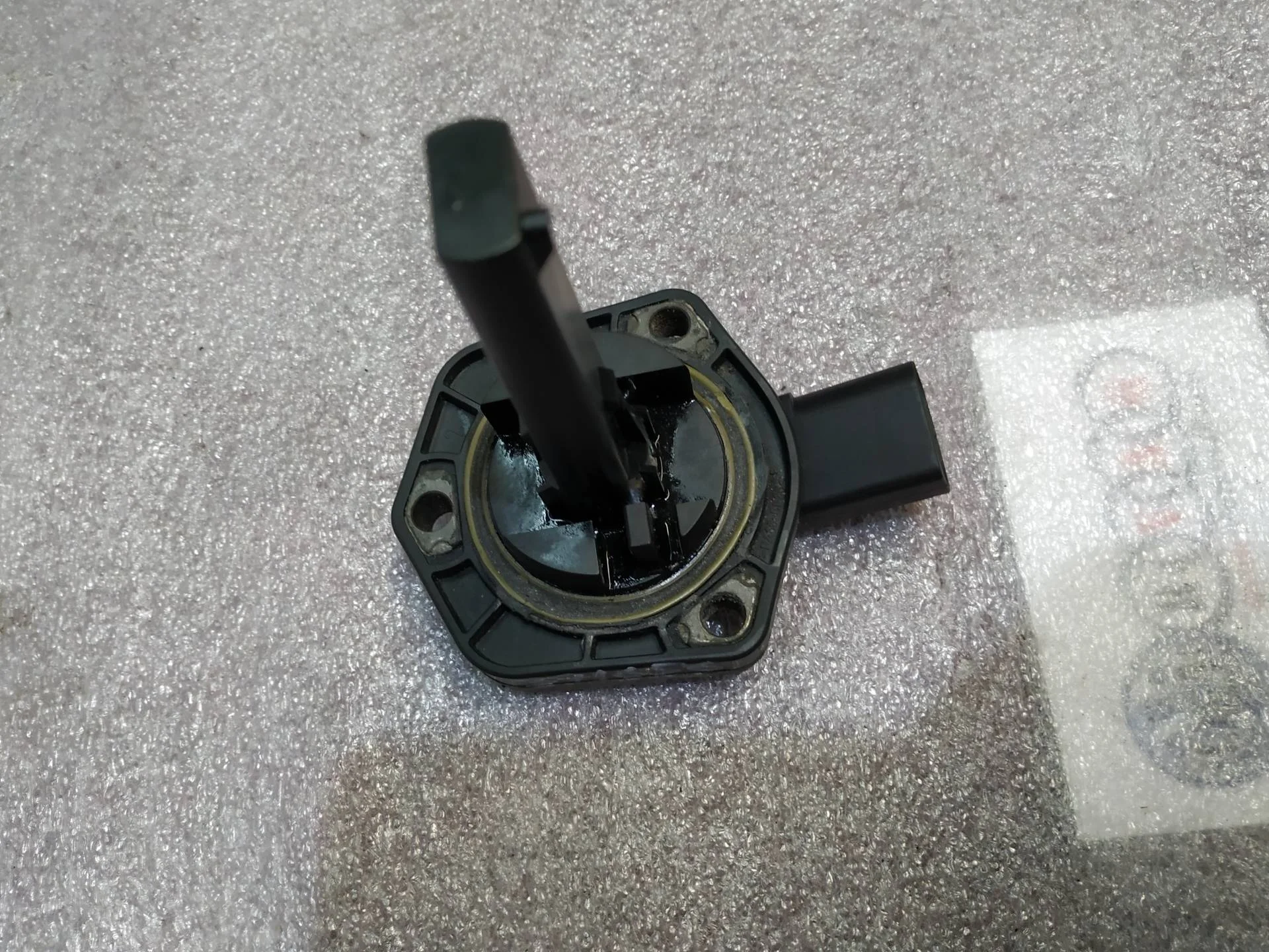 датчик уровня масла Audi Q7  2008