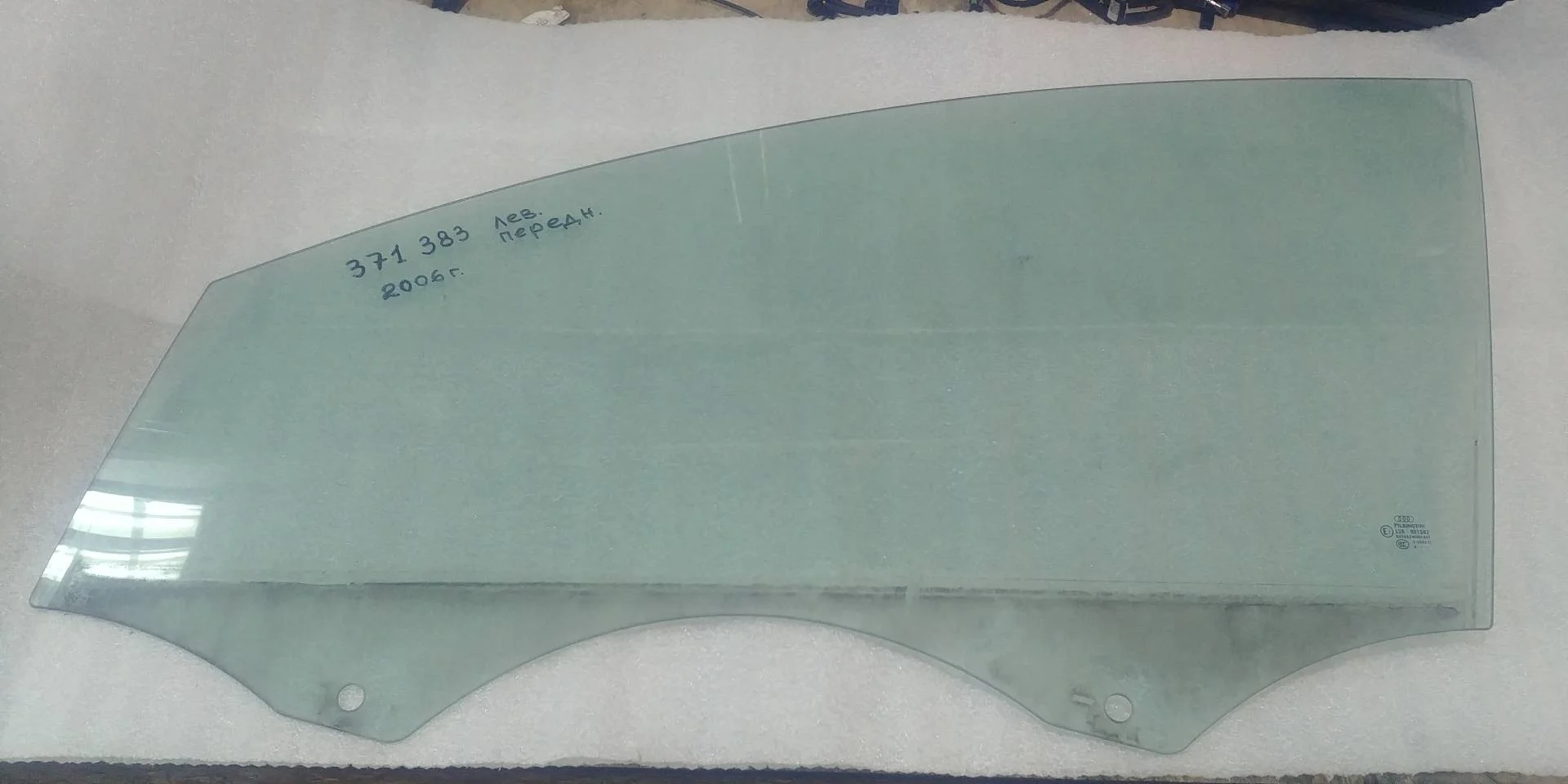 стекло двери передней левой Audi Q7  2008