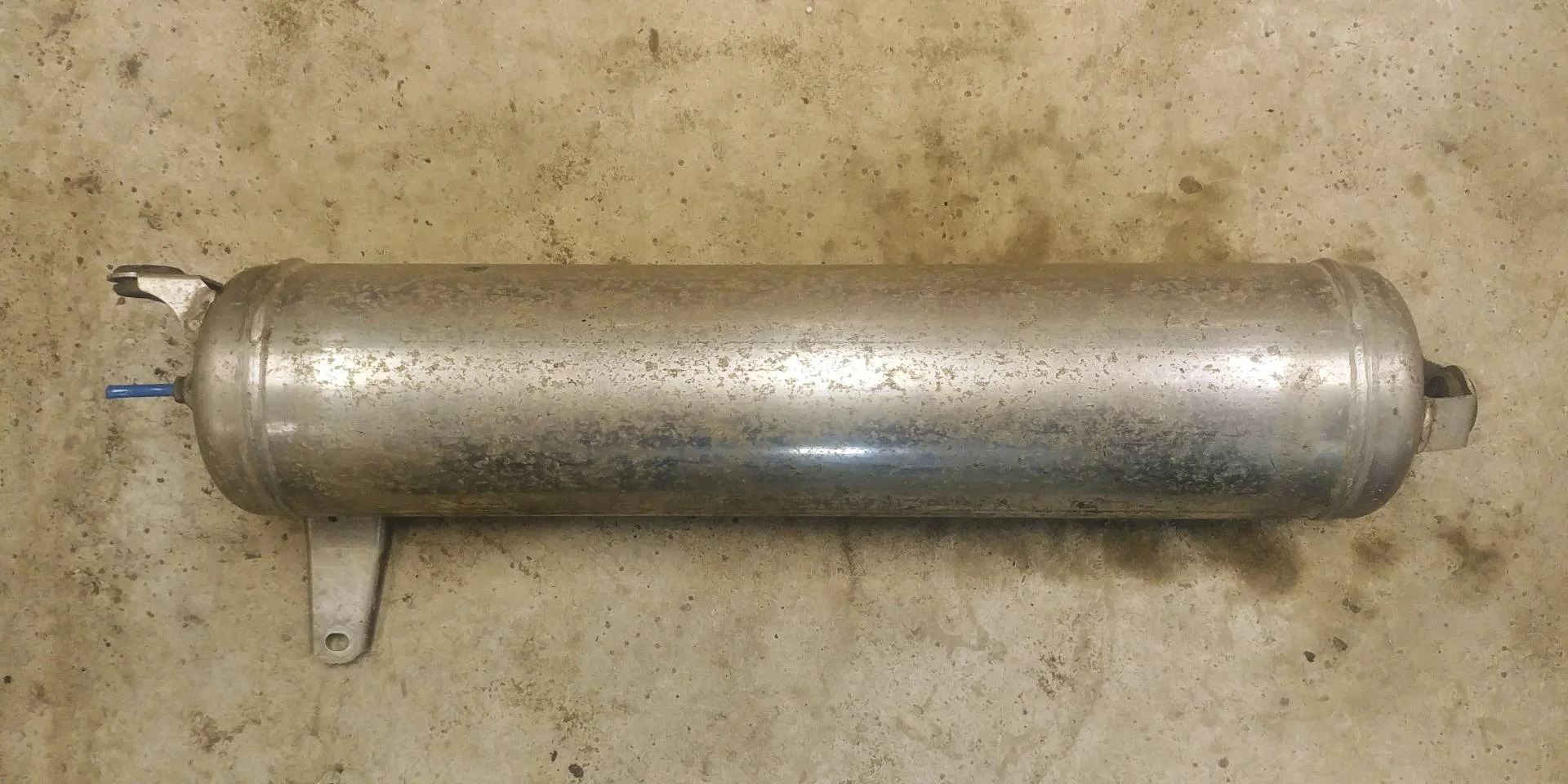 ресивер пневмоподвески Audi Q7  2008