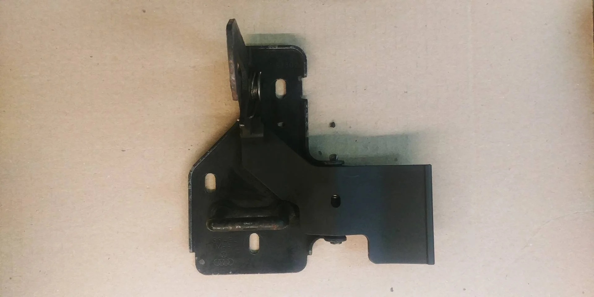 крюк капота Audi Q7  2008