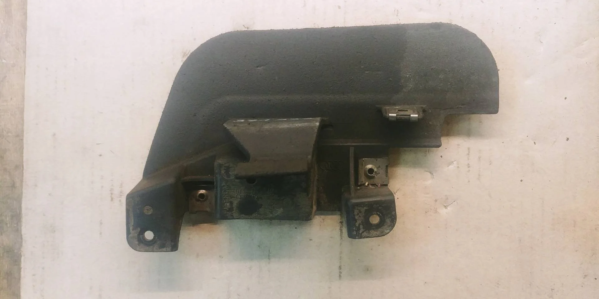 брызговик задний левый Audi Q7  2008