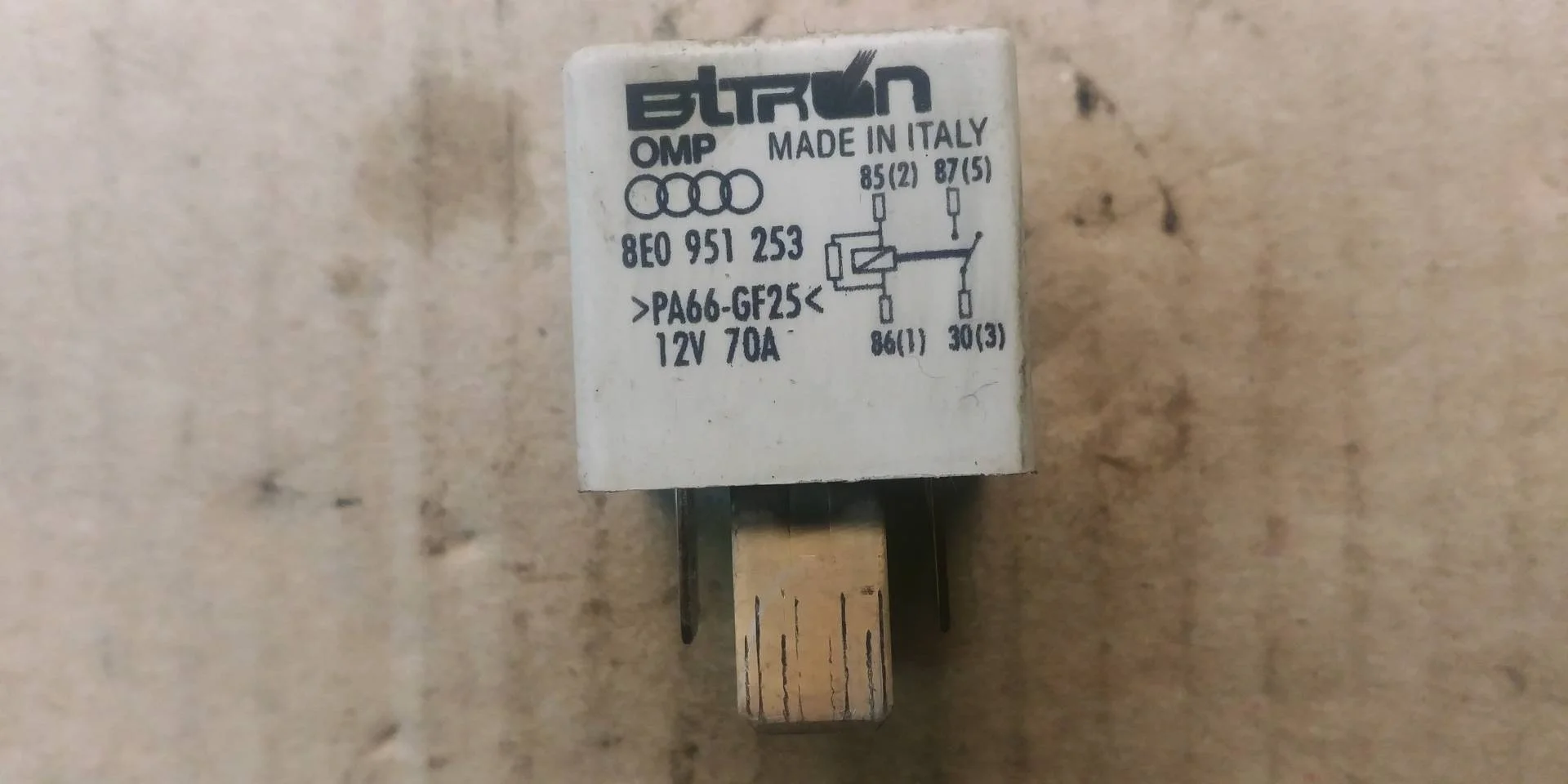 реле электровентилятора Audi Q7  2008