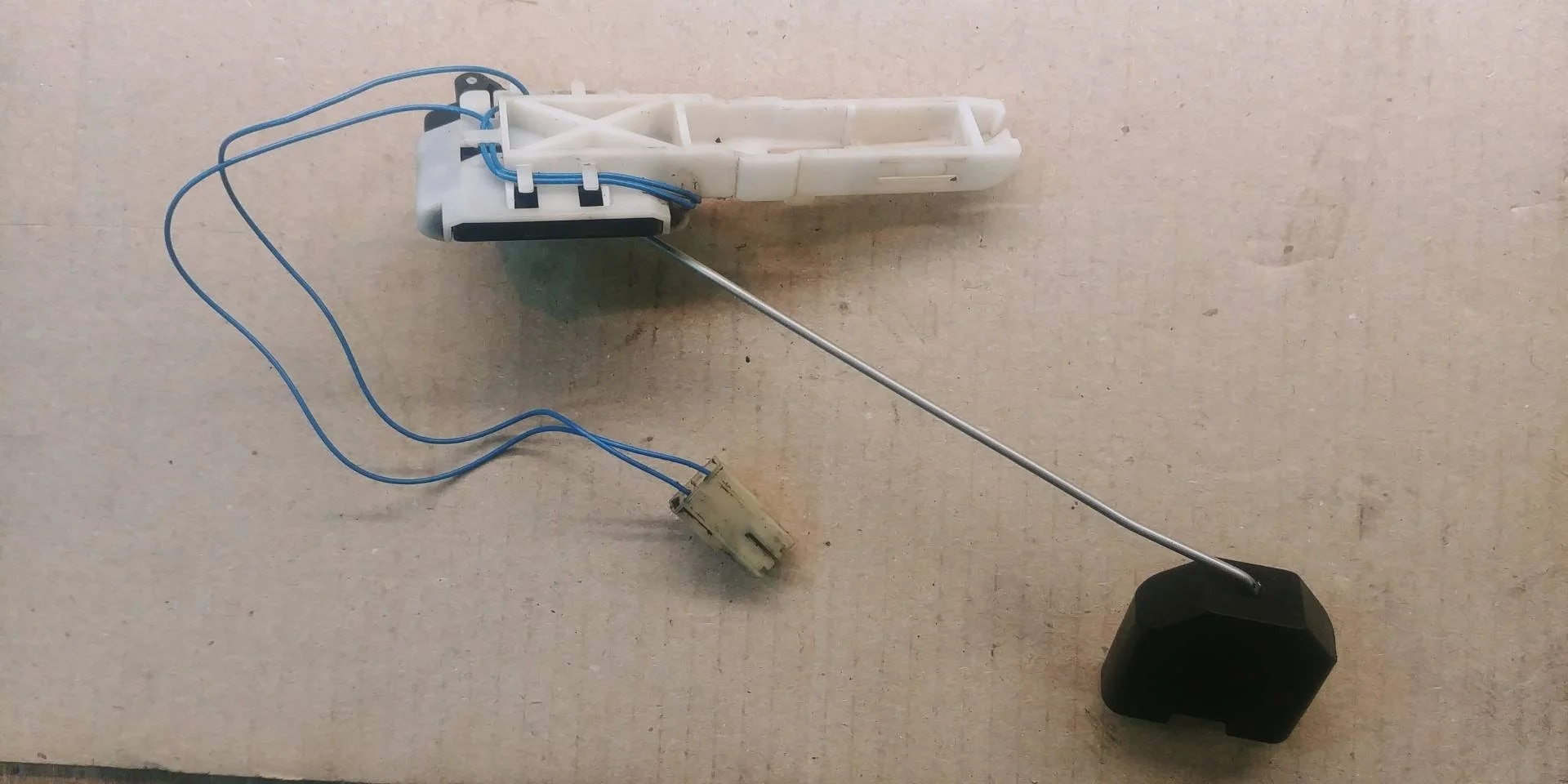 датчик уровня топлива Audi Q7  2008