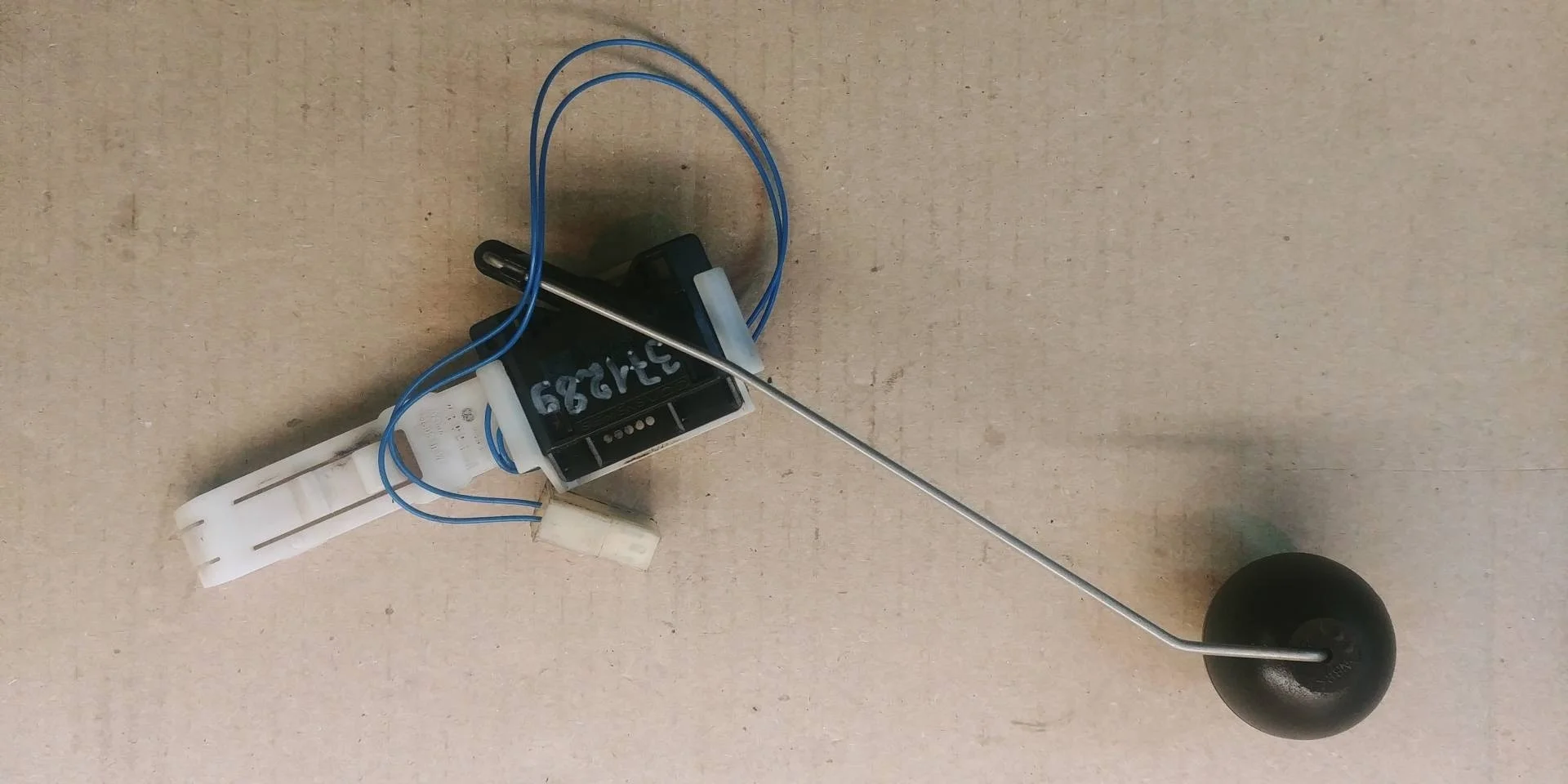 датчик уровня топлива Audi Q7  2008