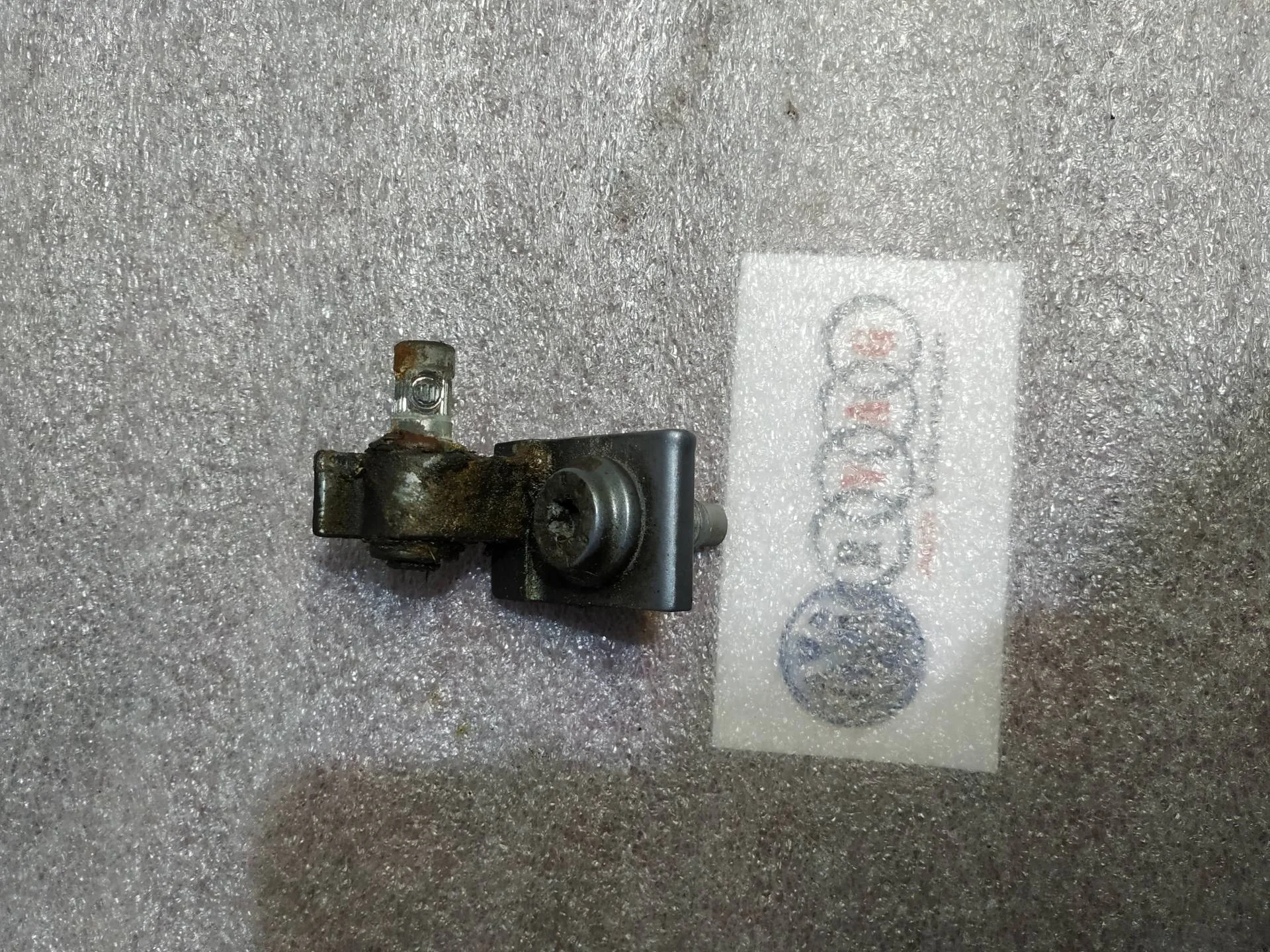 петля двери левой Audi A5 8T  2014