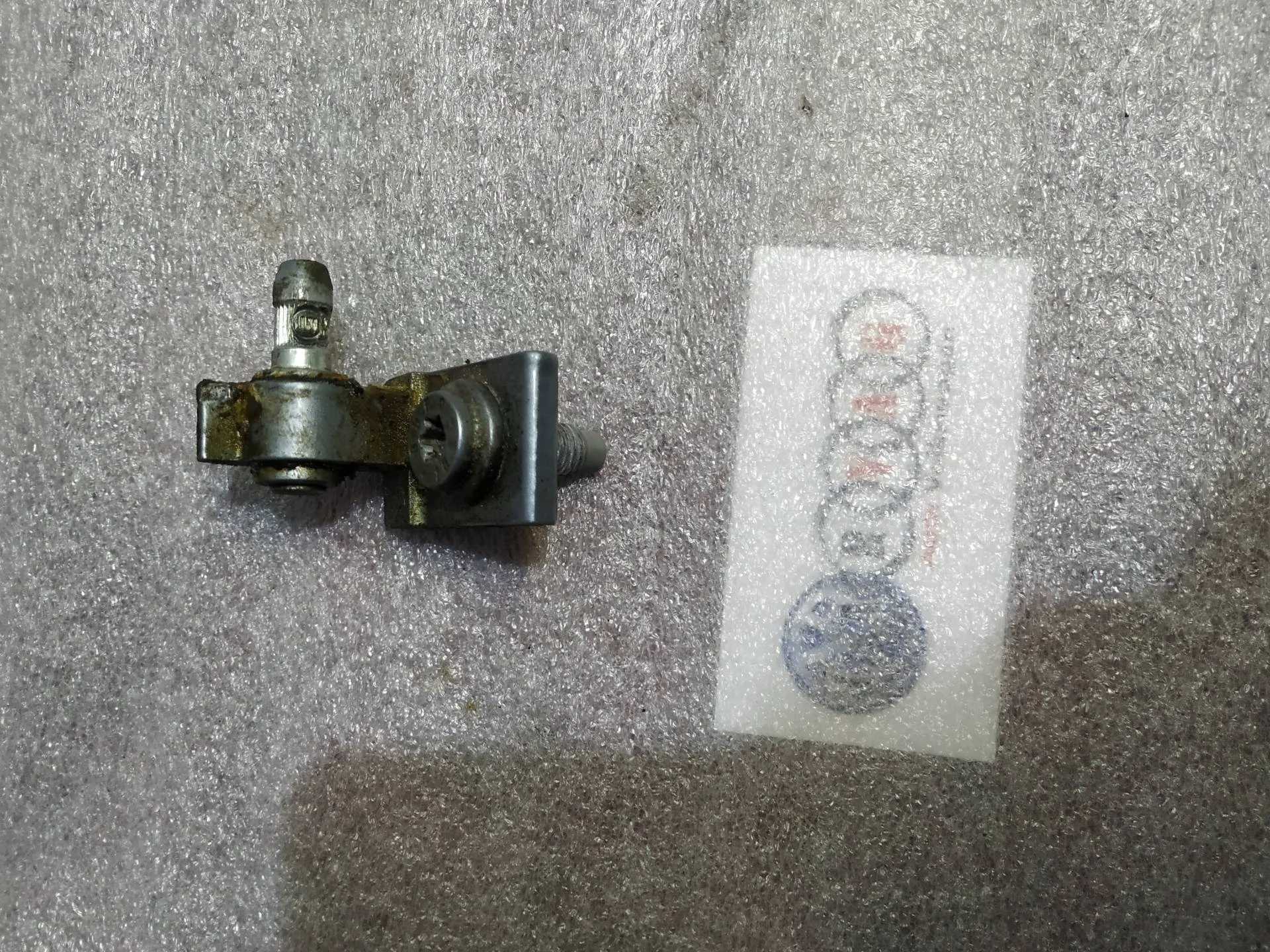 петля двери левой Audi A5 8T  2014