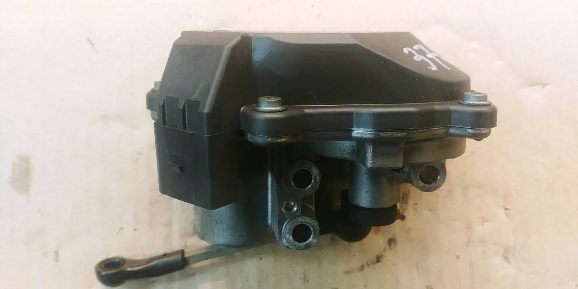 механизм изменения длины впускного коллектора Audi A5 8T  2009