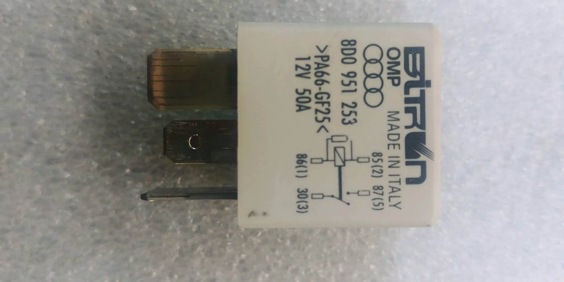 реле электровентилятора Audi Q7  2008