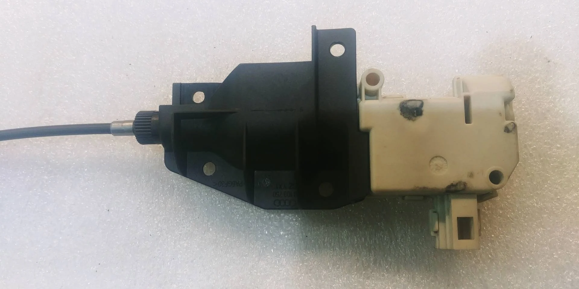 замок бардачка Audi Q7  2008