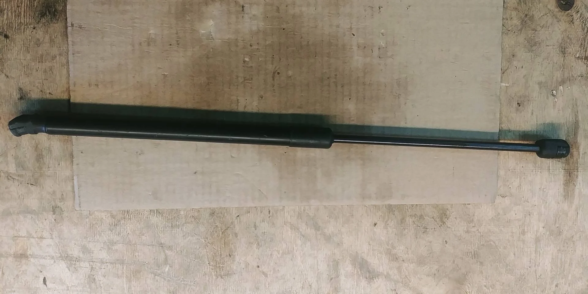 амортизатор капота Audi Q7  2008