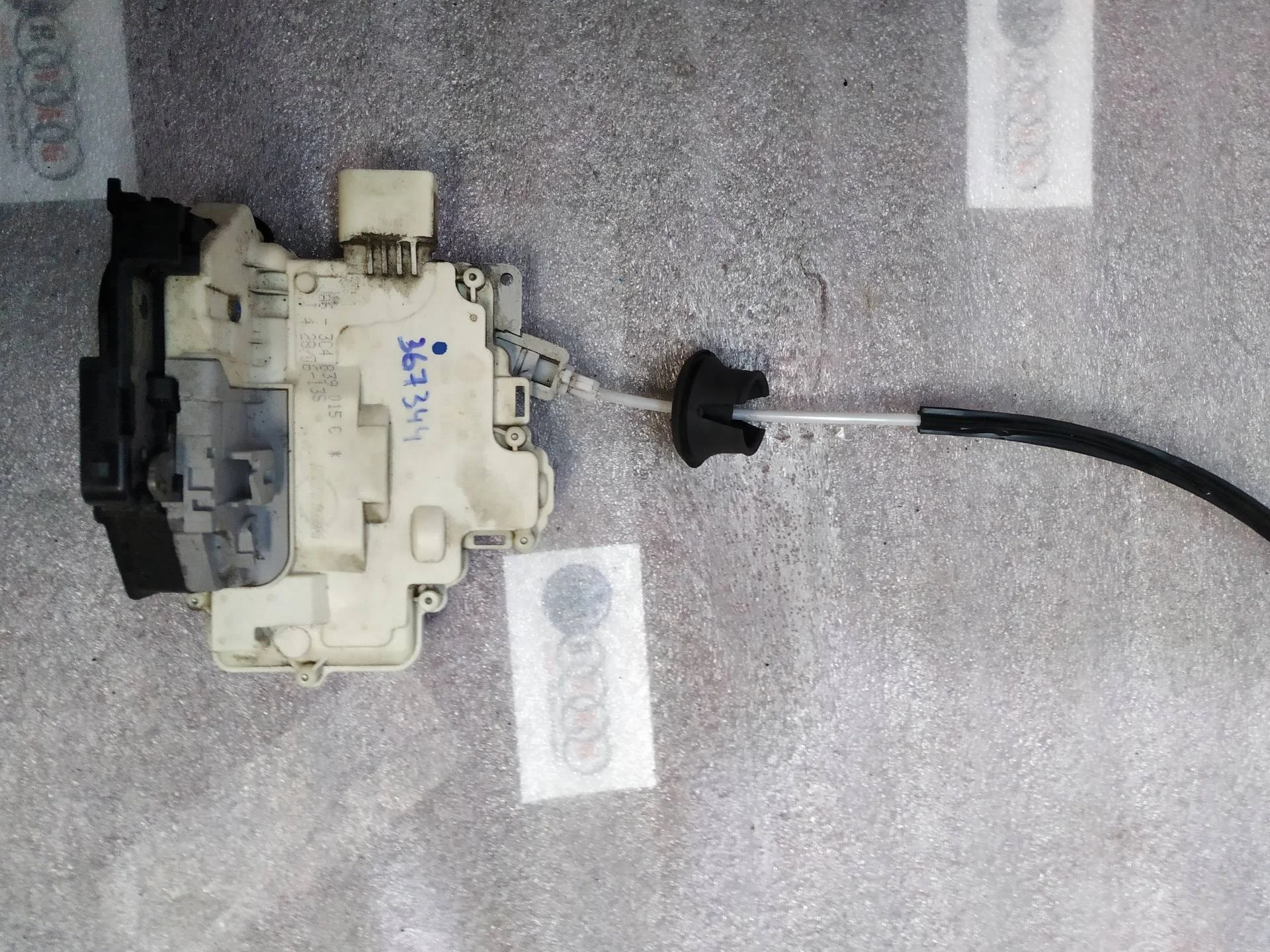 замок двери задней левой Audi Q7  2008